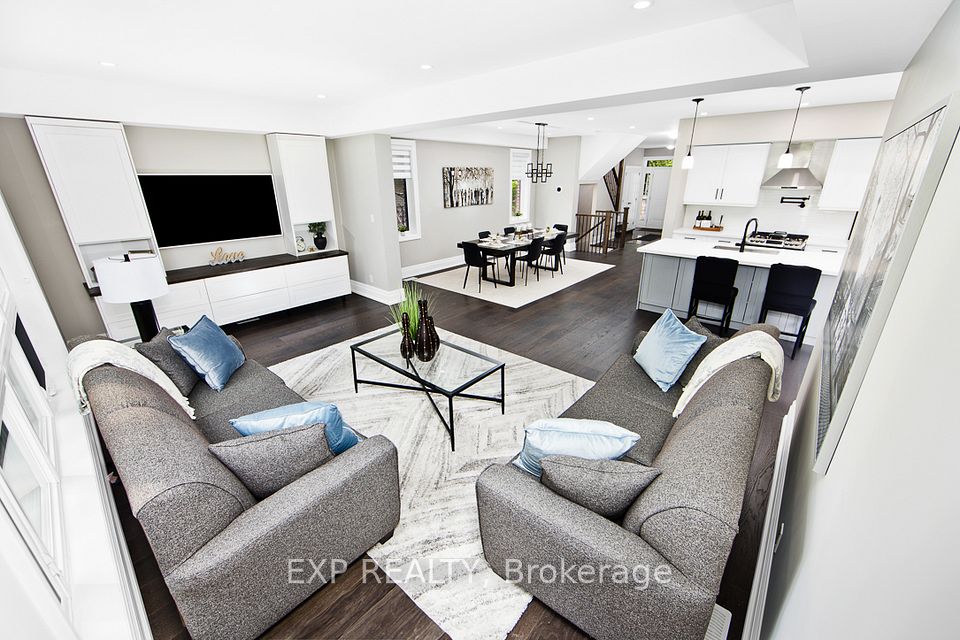 363 Rosebank