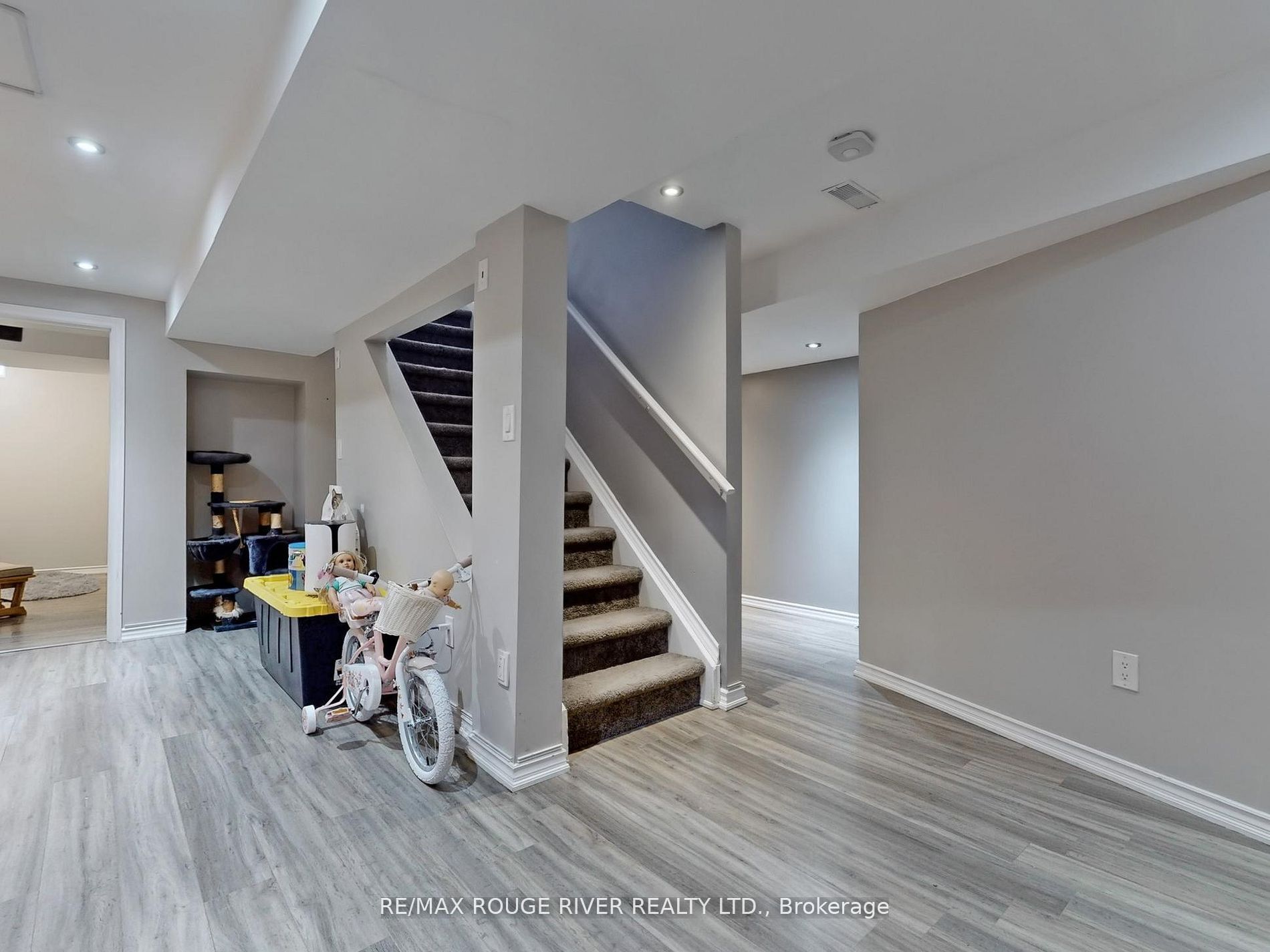 112 Scottsdale Drive