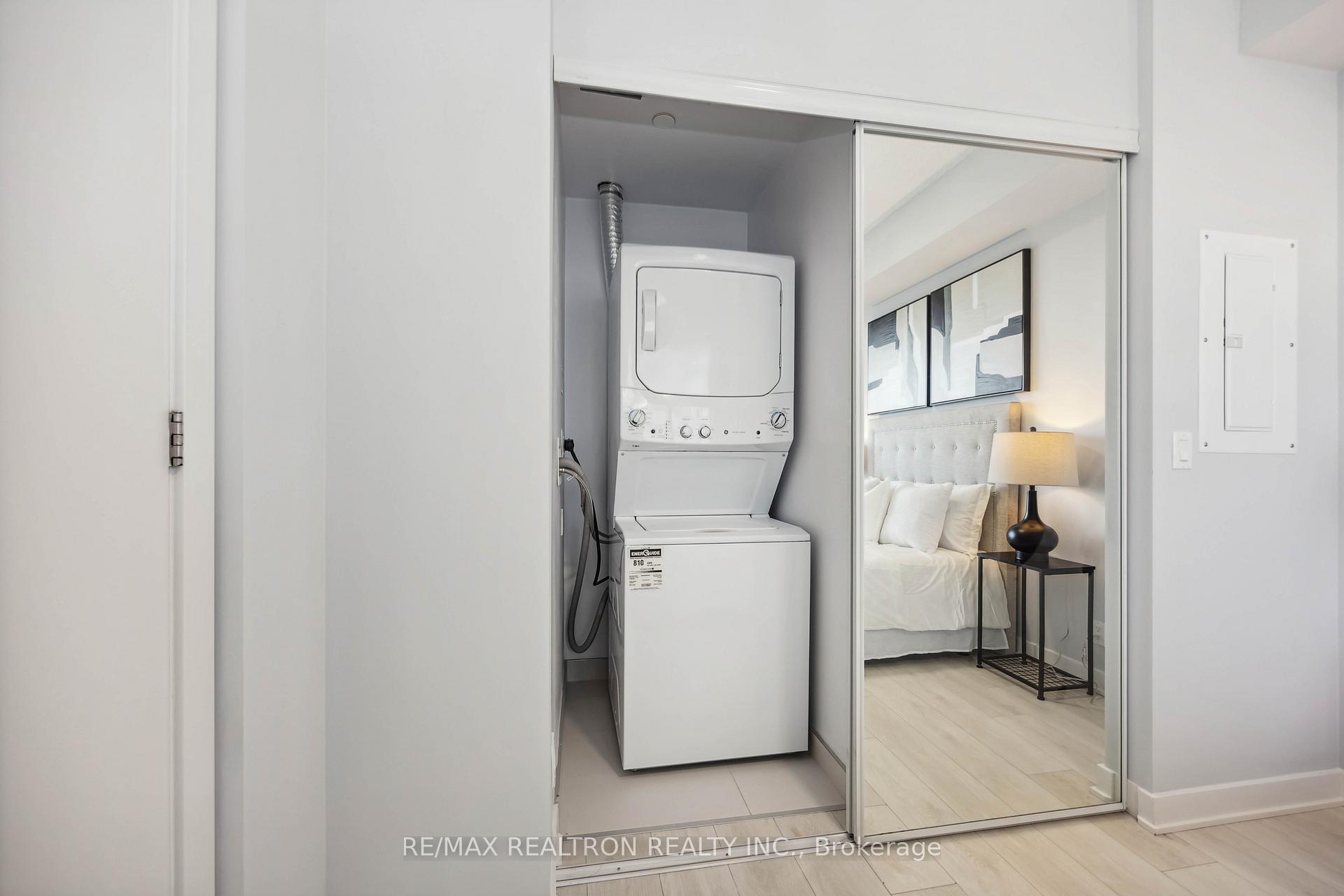 1 Bedroom Condo at 2221 Yonge, Toronto For sale