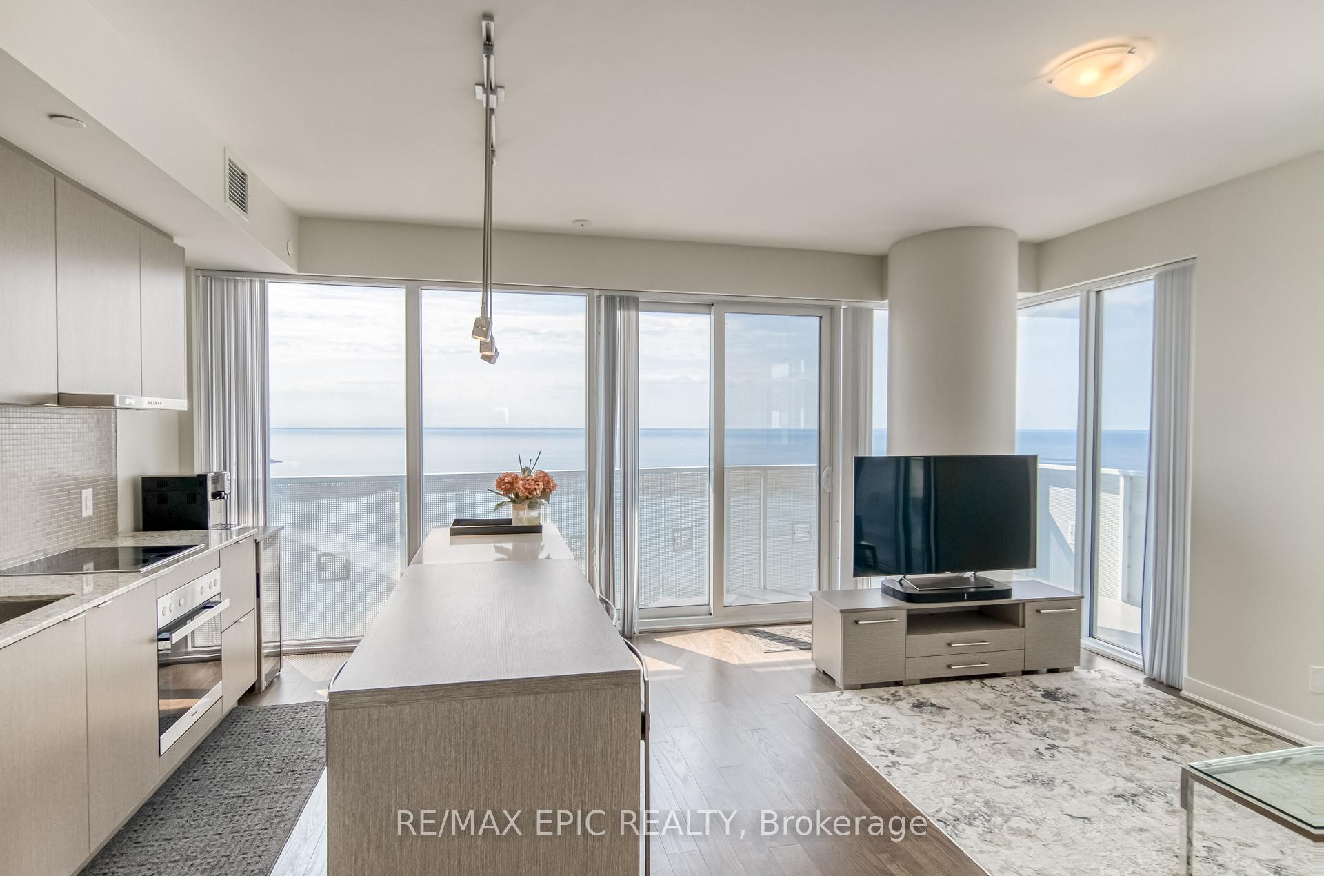 3 Bedrooms Condo at 88 Harbour,  Toronto For sale