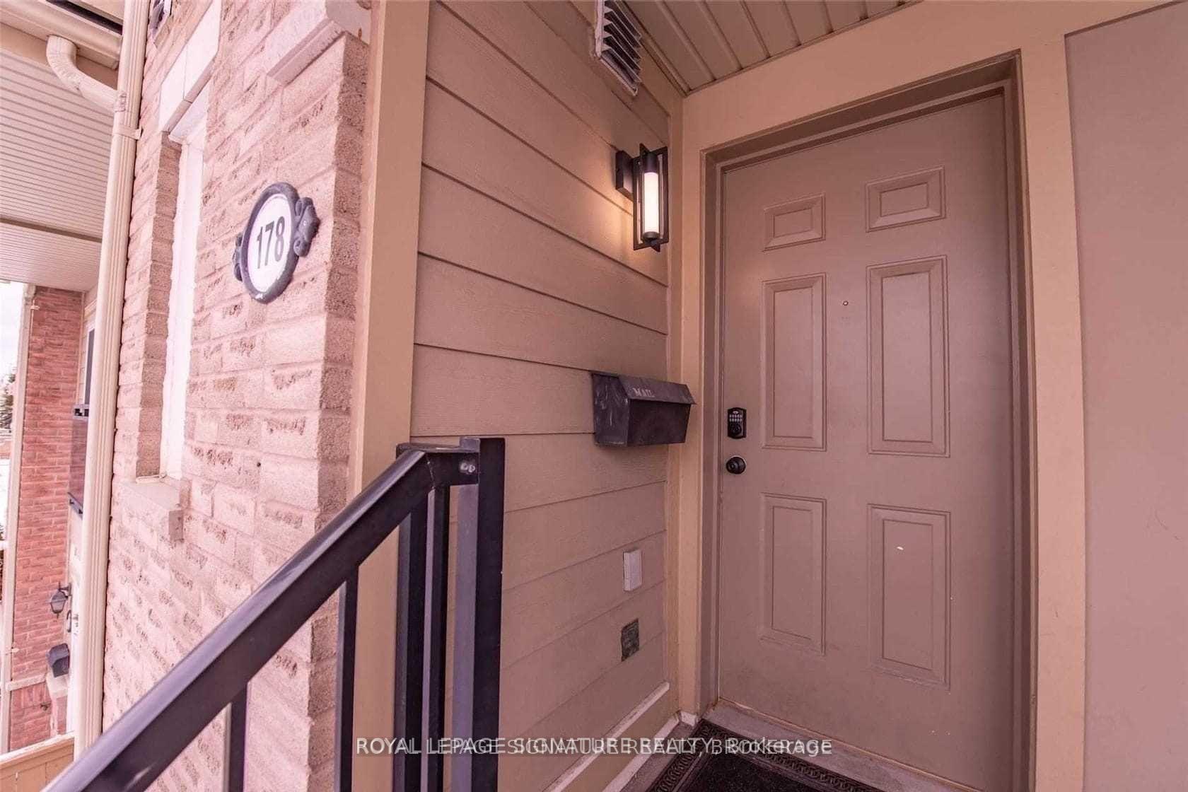 2 Bedrooms Condo at 4975 Southampton, Mississauga For sale