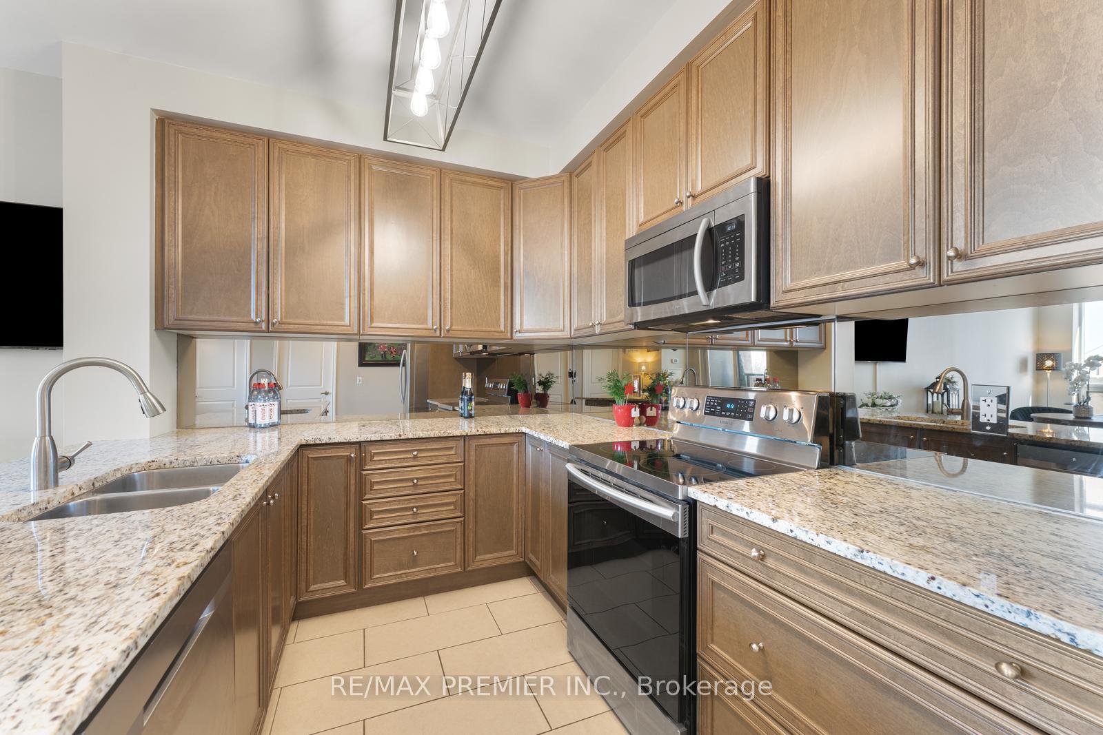 2 Bedrooms Condo at 9235 Jane,  Vaughan For sale