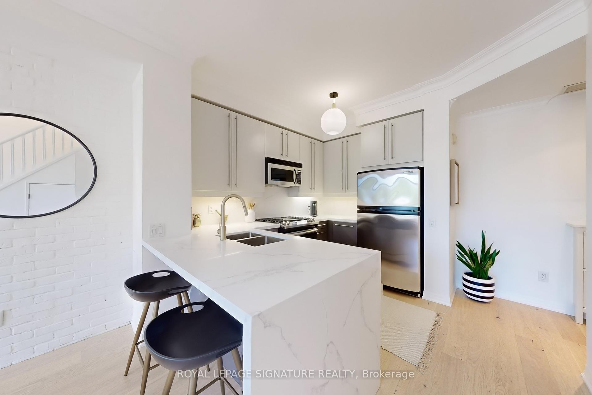 2 Bedrooms Condo at 901 Queen, Toronto For sale