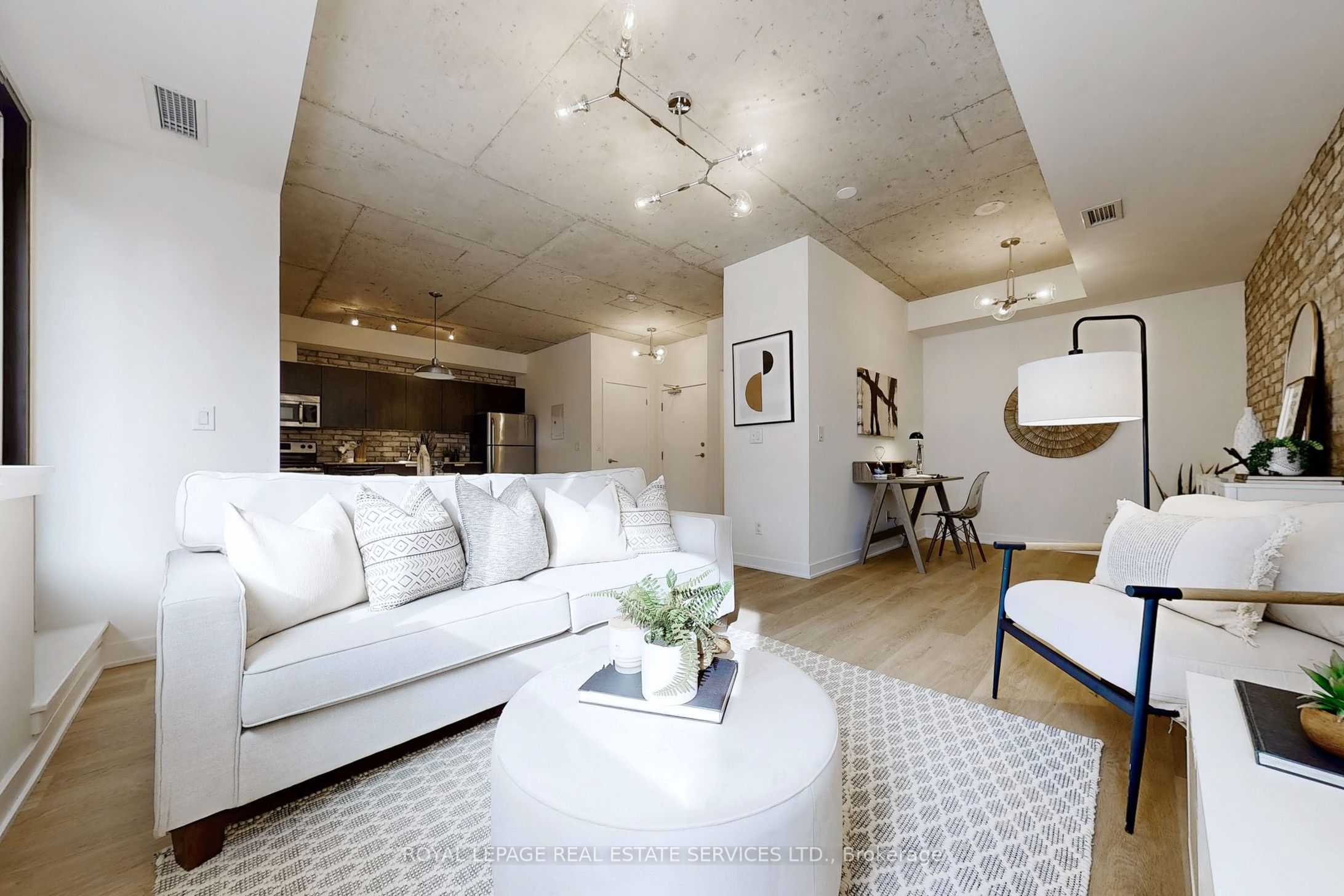 400 Wellington Street W, #507