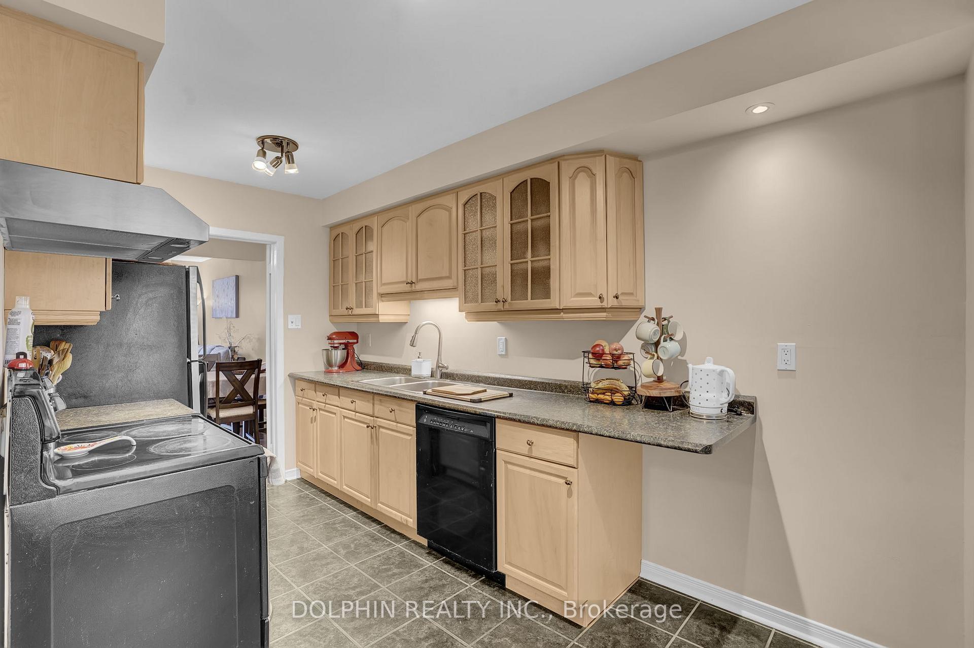 3 Bedrooms Condo at 3033 Glencrest, Burlington For sale