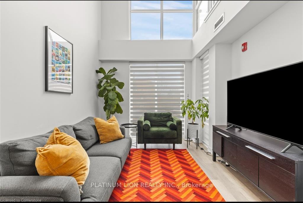 2 Bedrooms Condo at 5260 Dundas,  Burlington For sale