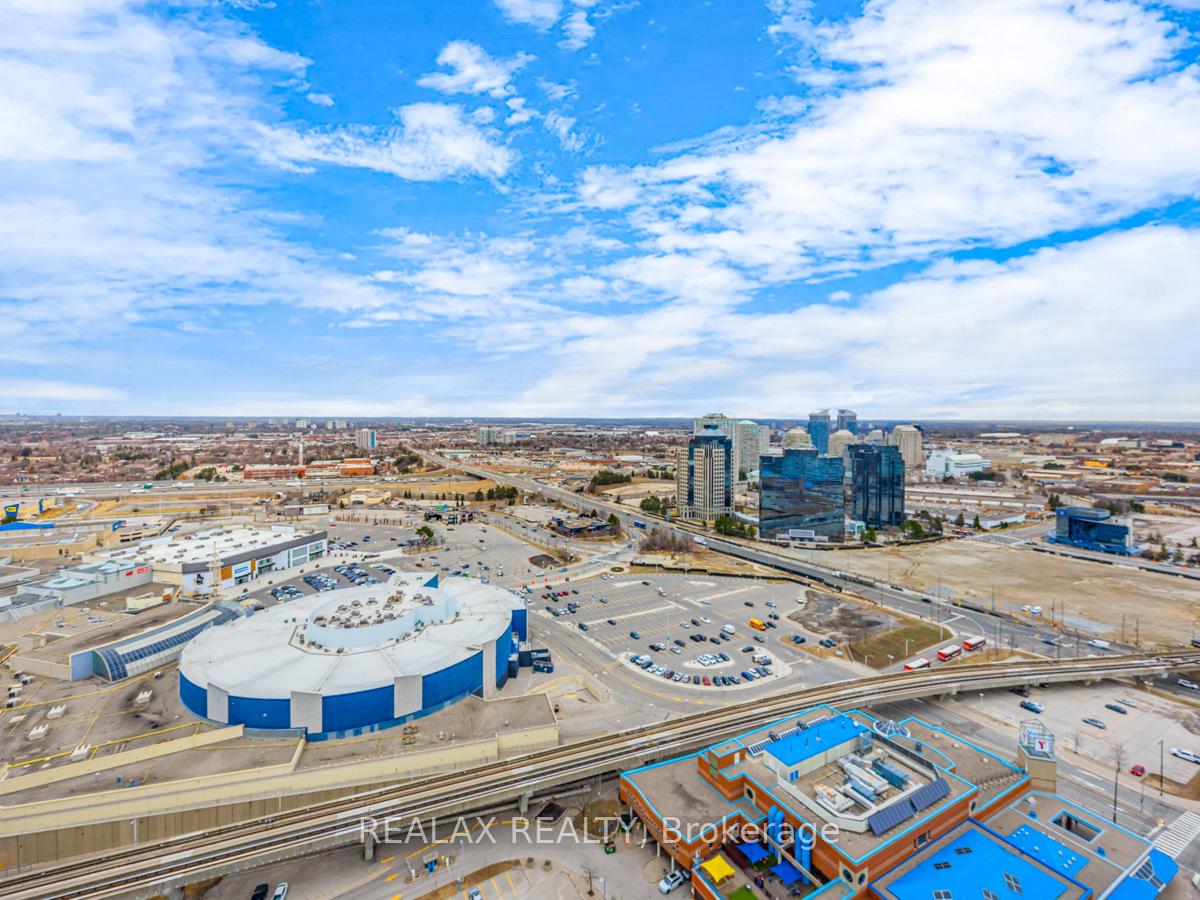 3 Bedrooms Condo at 70 Town Centre,  Toronto For sale