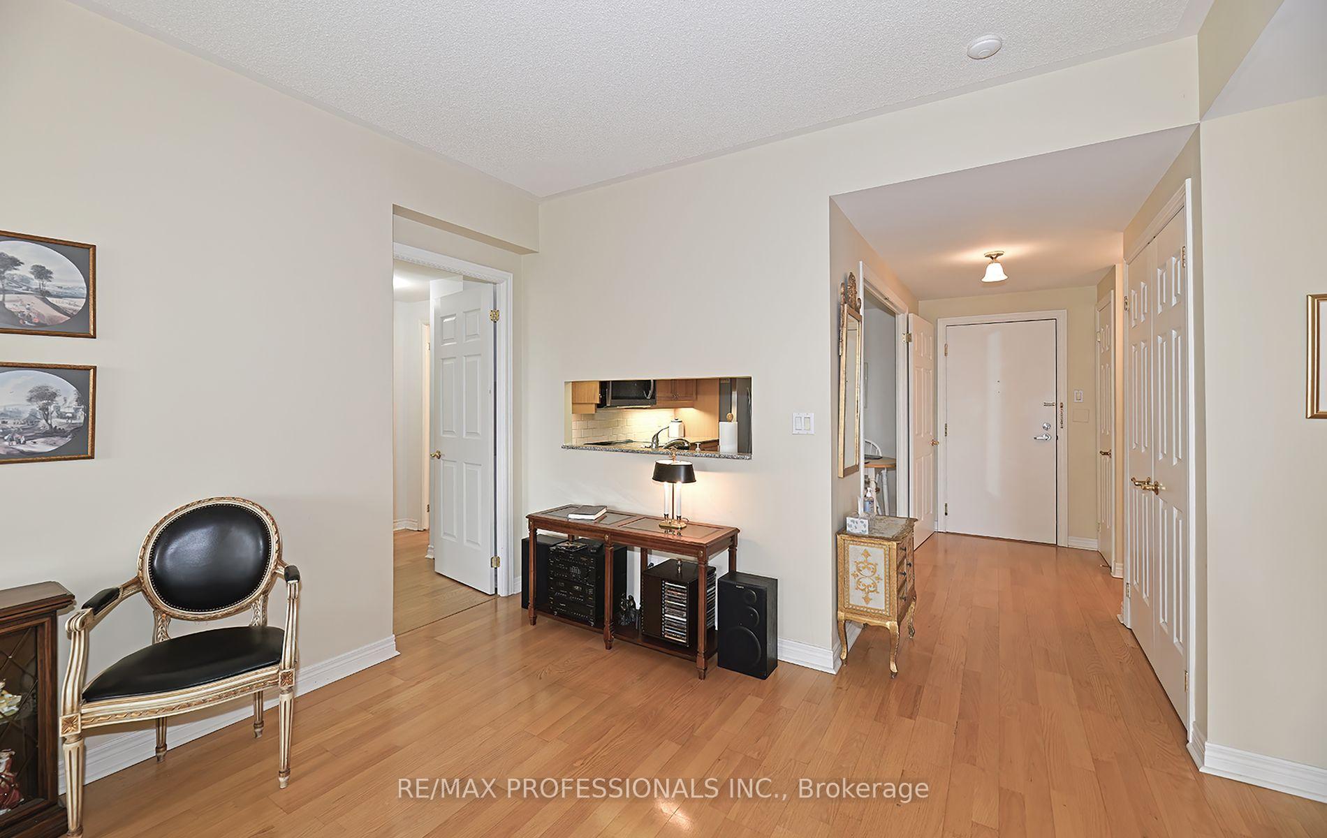 3 Bedrooms Condo at 3085 Bloor, Toronto For sale