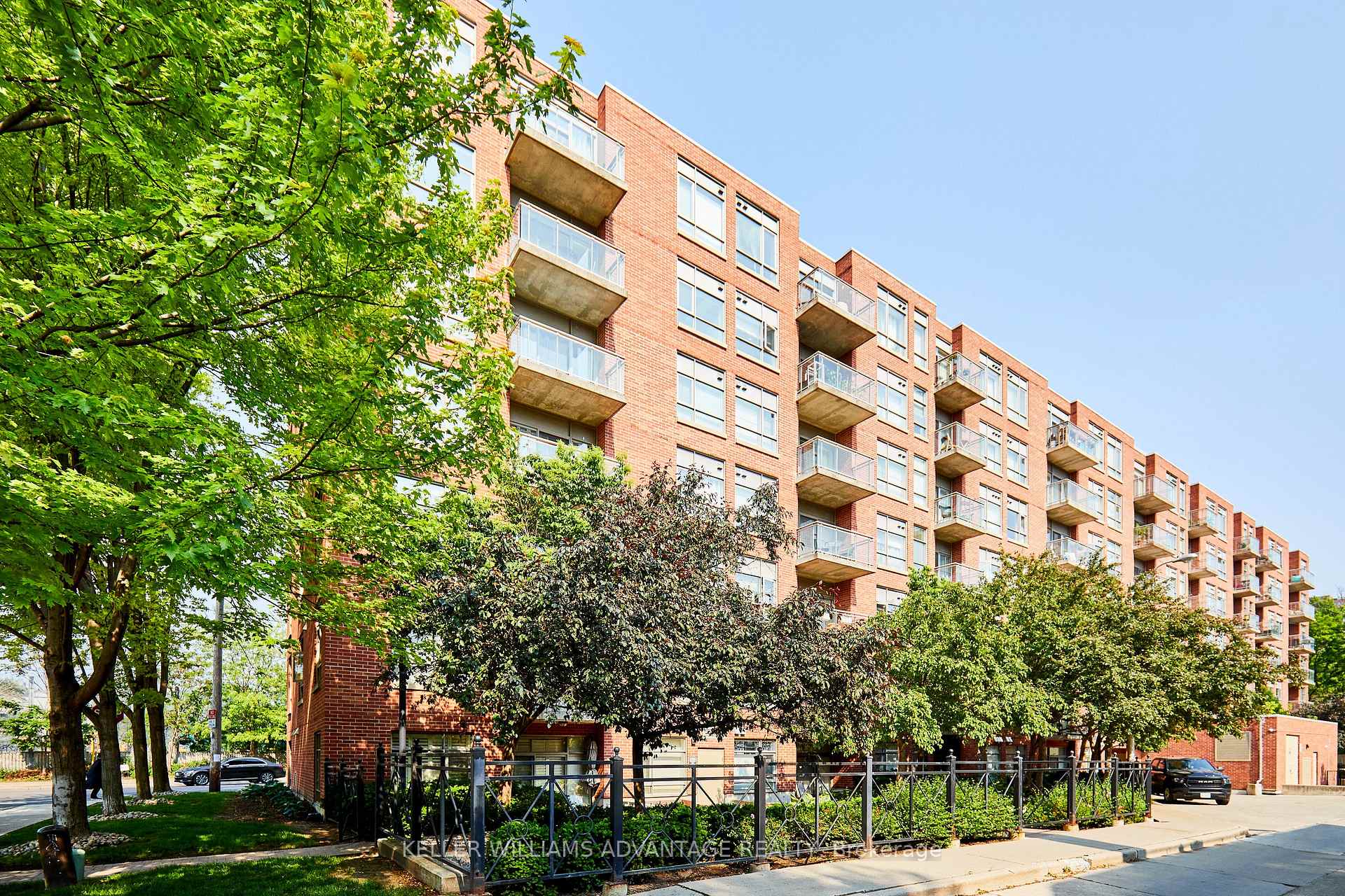 2 Bedrooms Condo at 2495 Dundas, Toronto For sale