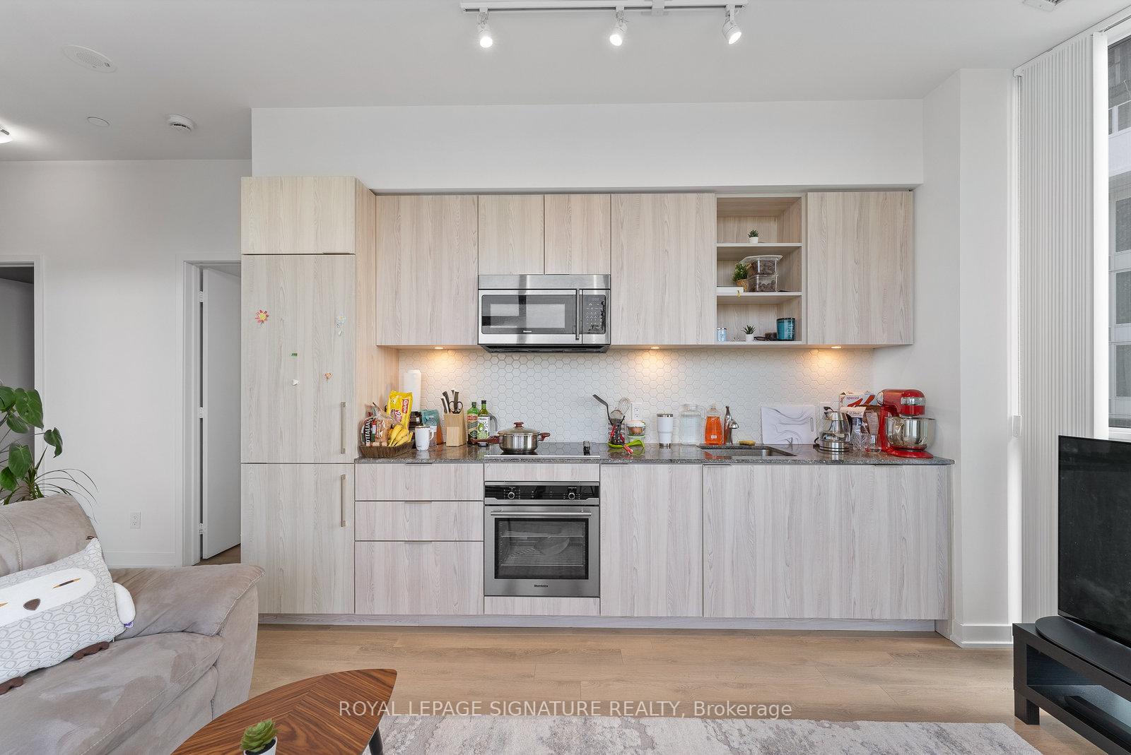 2 Bedrooms Condo at 50 Ordnance, Toronto For sale