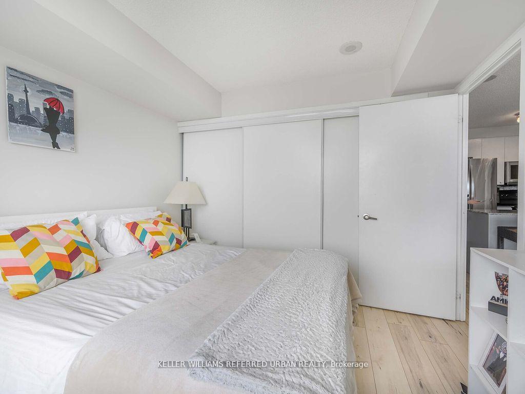 2 Bedrooms Condo at 11 Brunel, Toronto For sale