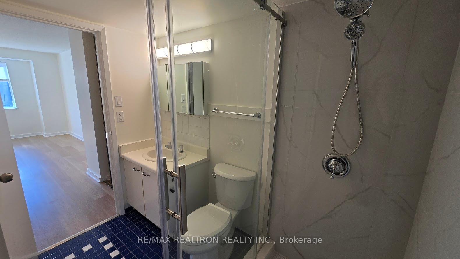2 Bedrooms Condo at 70 Elmsthorpe, Toronto For sale