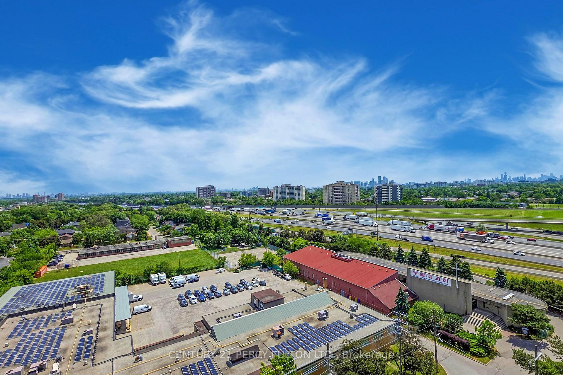 3 Bedrooms Condo at 8 Tippett, Toronto For sale