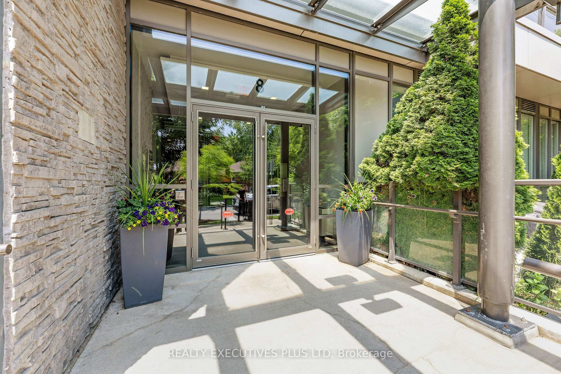3 Bedrooms Condo at 8 Fieldway, Toronto For sale