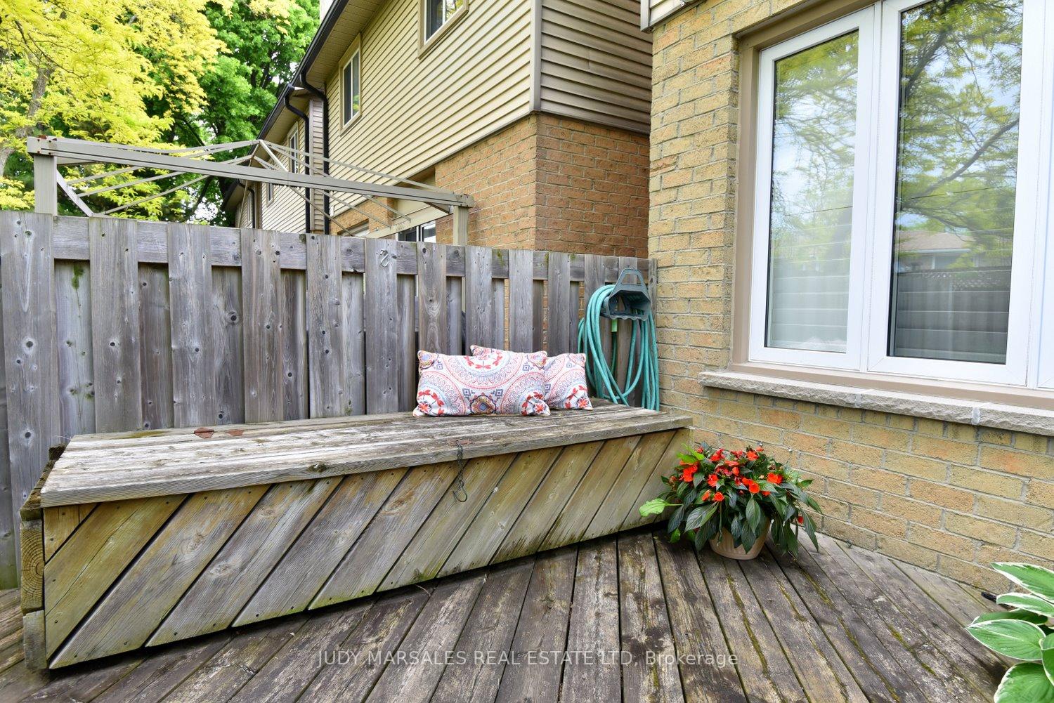 3 Bedrooms Condo at 644 Upper Paradise, Hamilton For sale