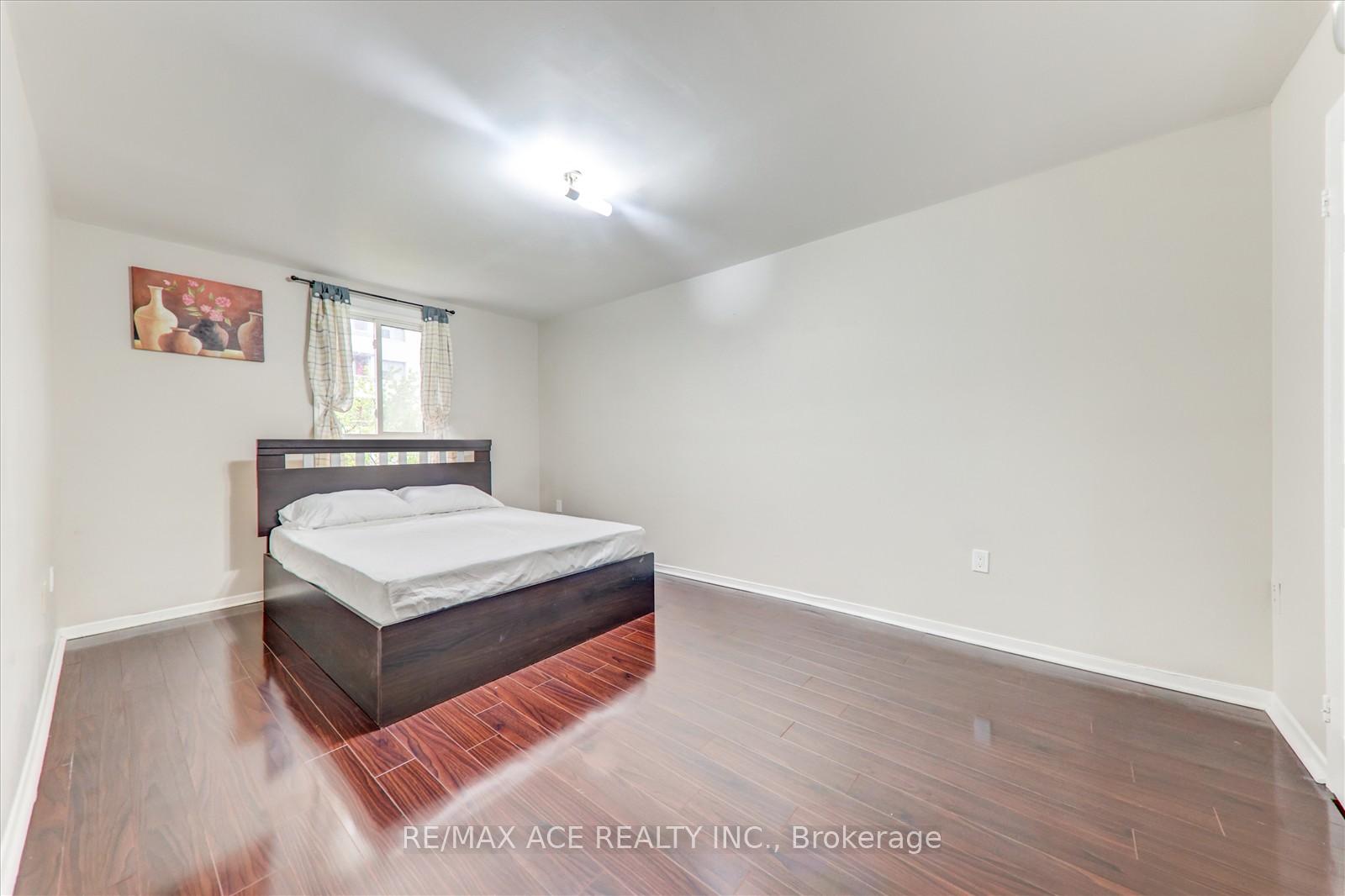 3 Bedrooms Condo at 100 Mornelle, Toronto For sale