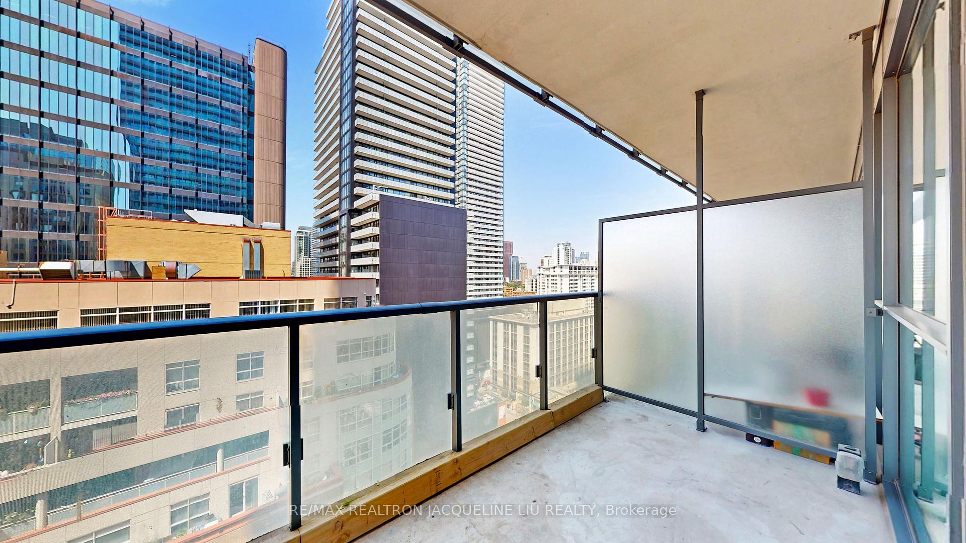 1 Bedroom Condo at 15 Grenville, Toronto For sale