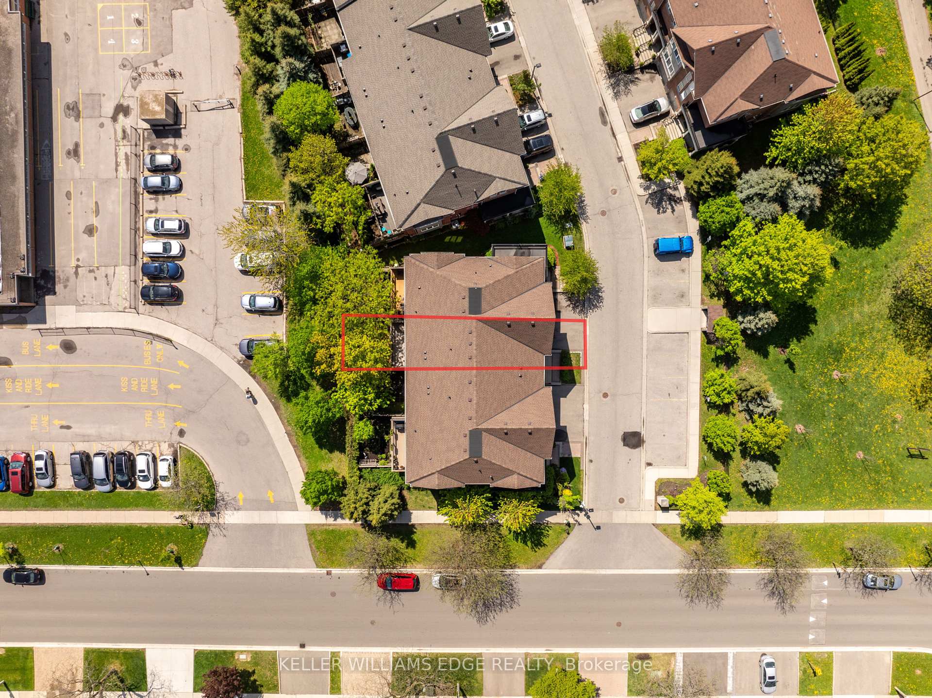 3 Bedrooms Condo at 230 Paisley, Mississauga For sale