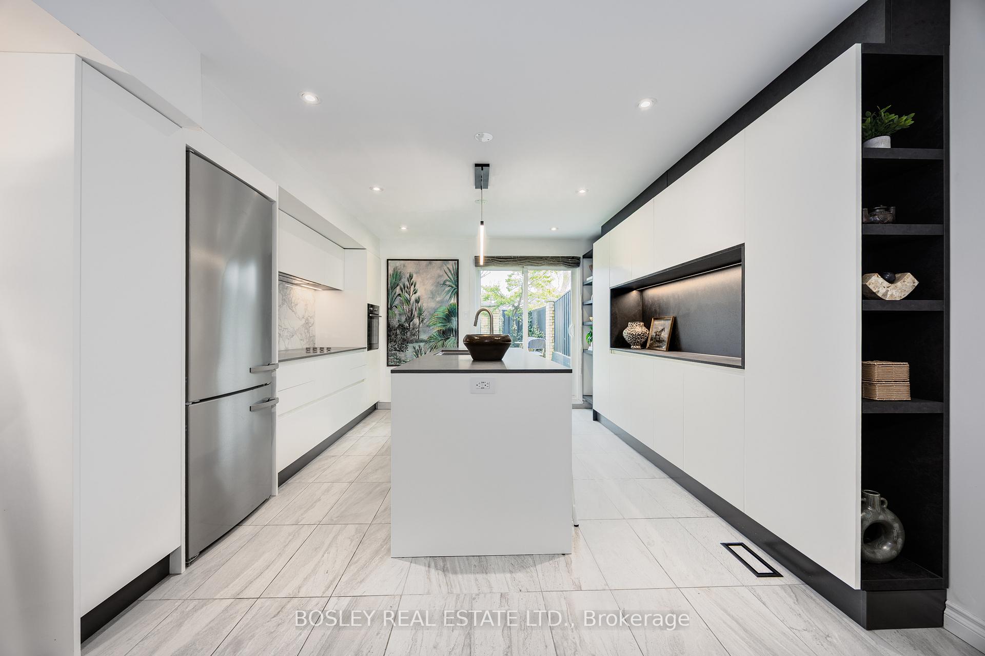 4 Bedrooms Condo at 95 Summerhill, Toronto For sale