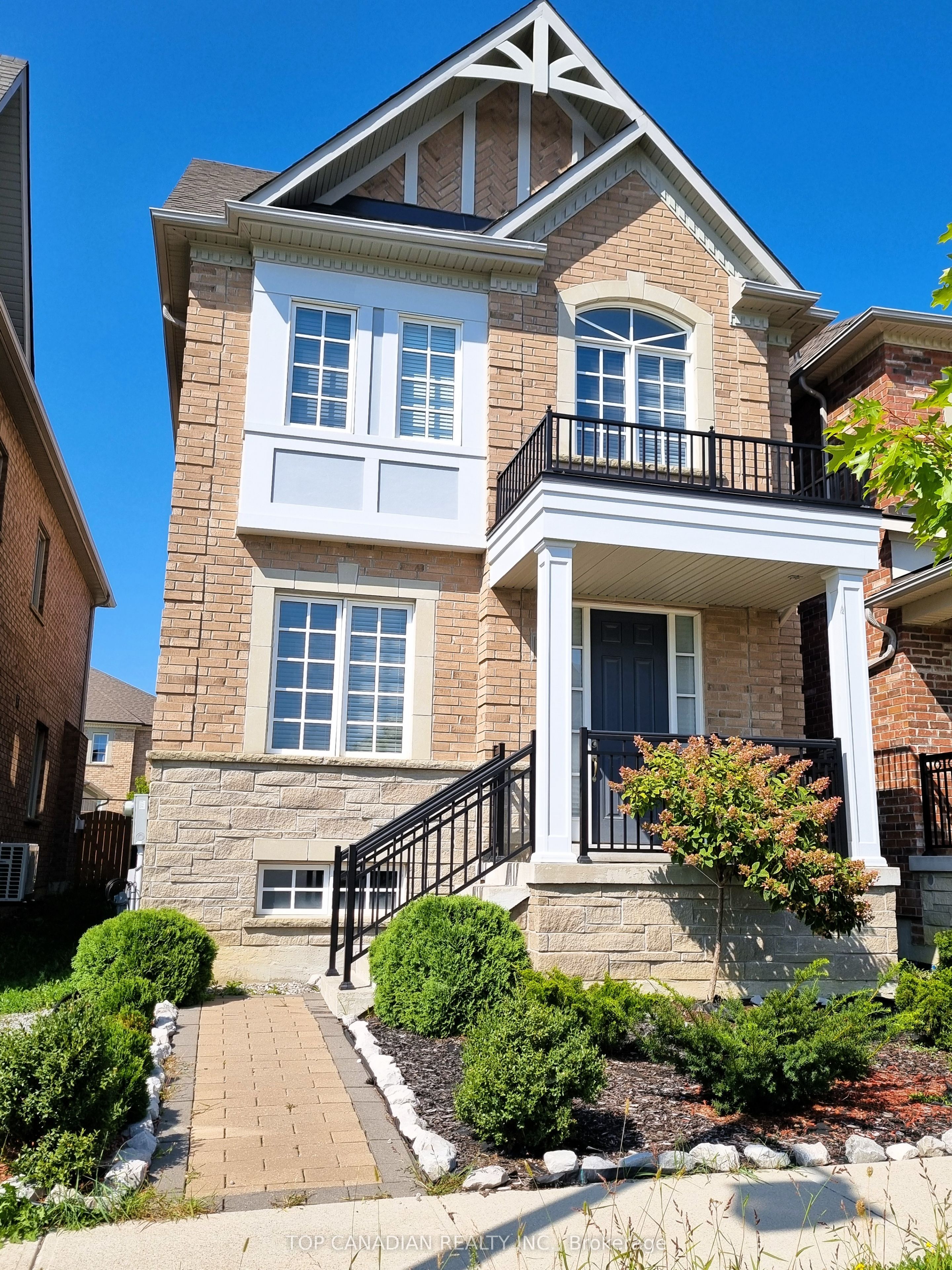 198 Paradelle Drive, Richmond Hill, ON L4E 1E7