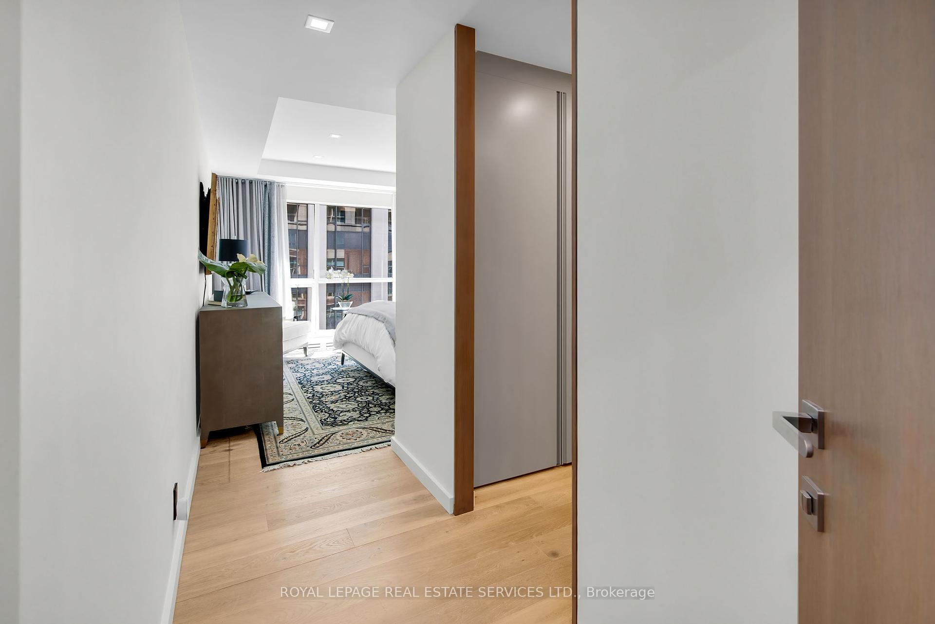 2 Bedrooms Condo at 38 Avenue, Toronto For sale
