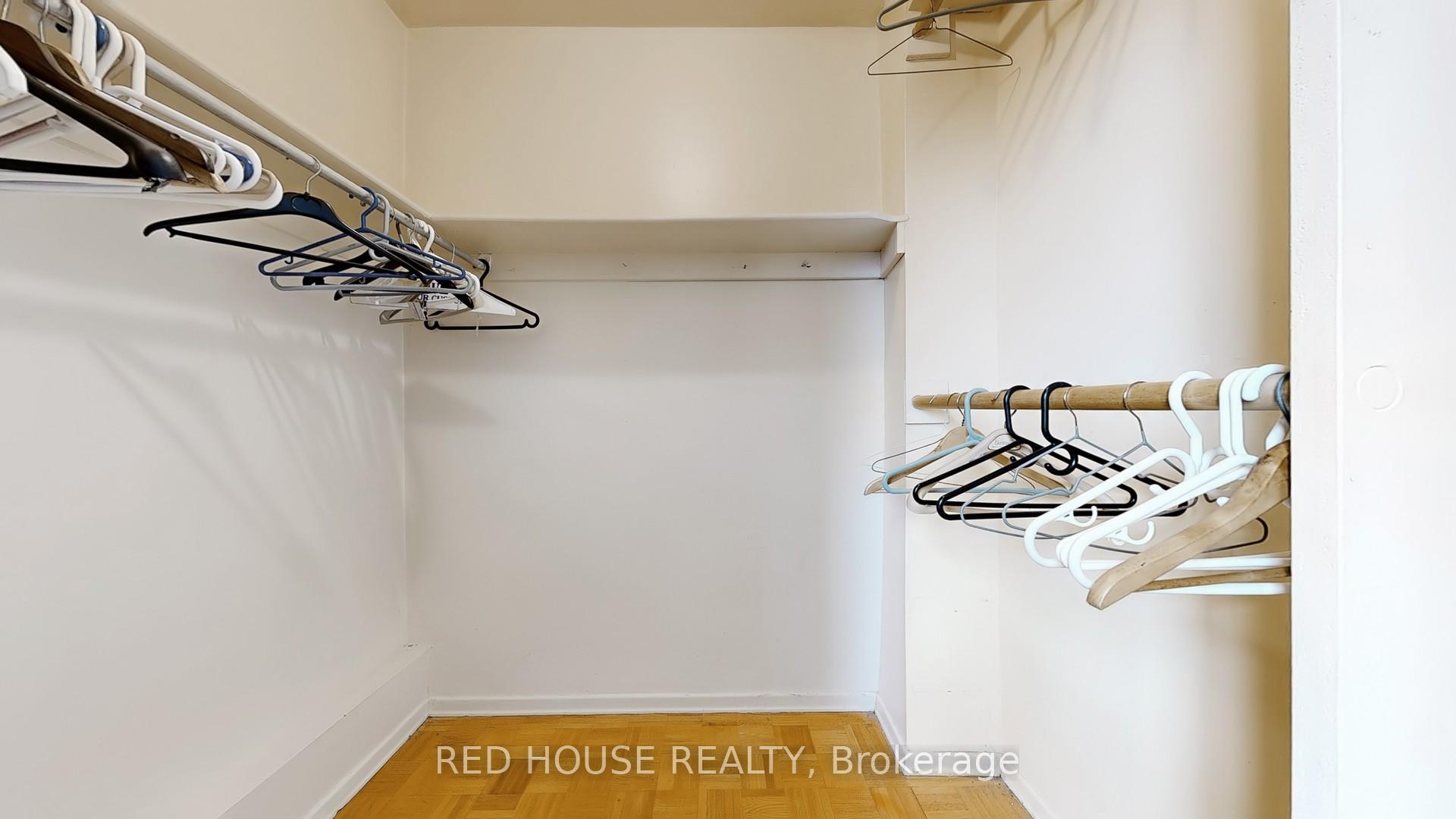 2 Bedrooms Condo at 5 Frith, Toronto For sale