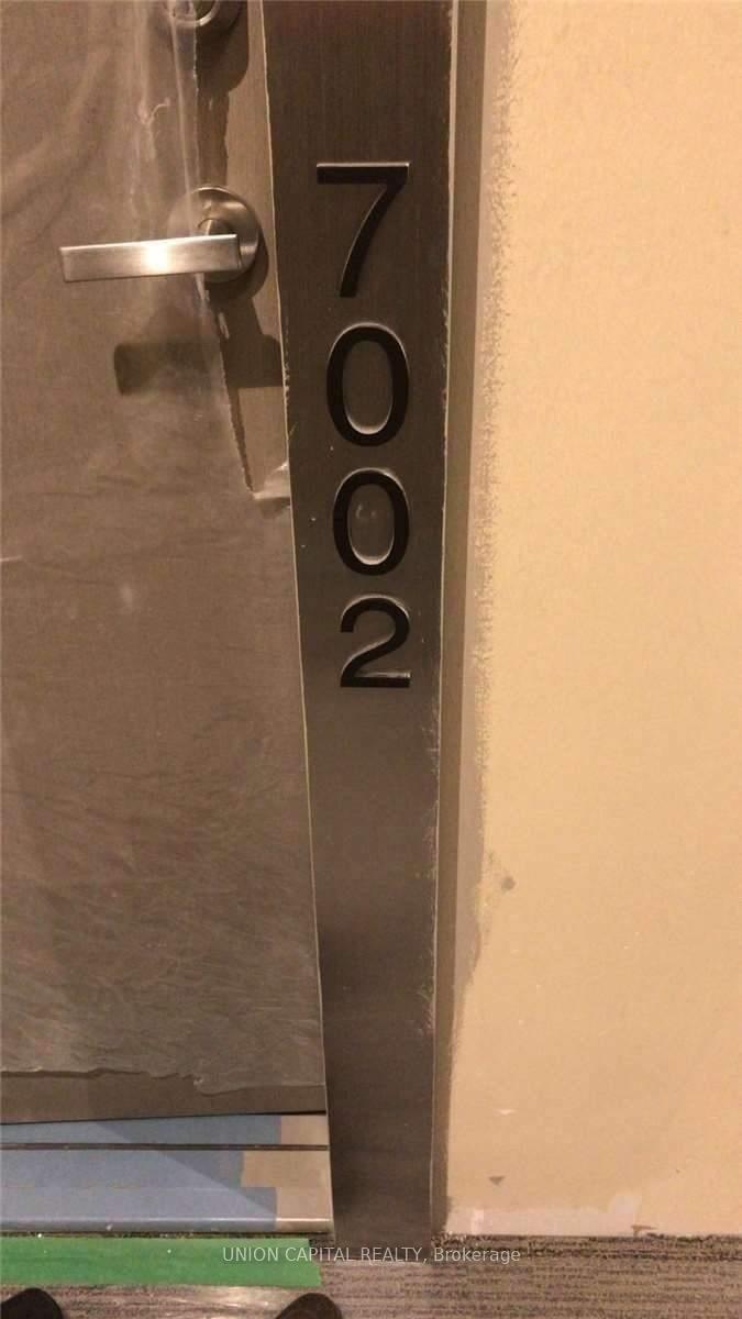 1 Bedroom Condo at 88 Harbour,  Toronto For sale