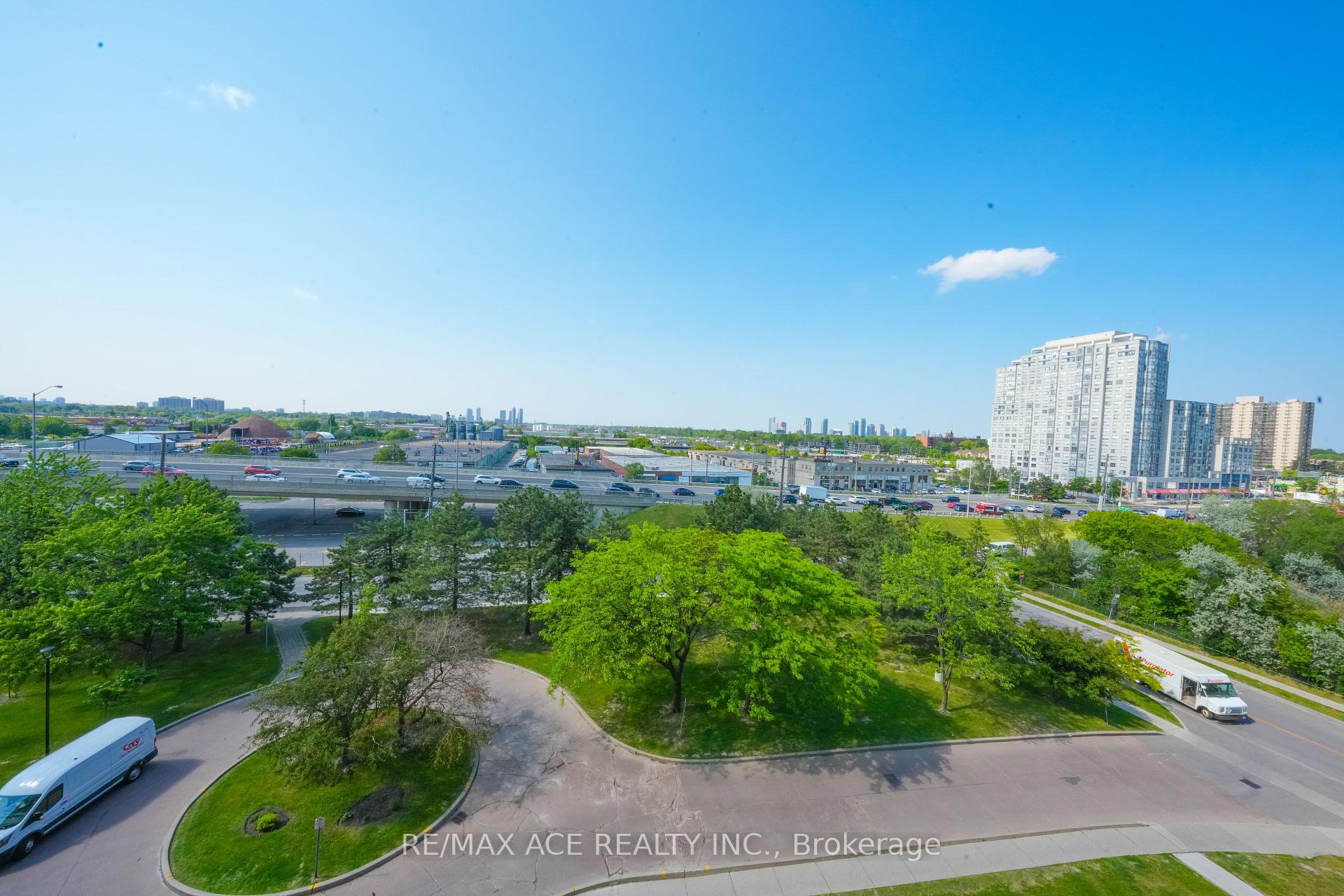 2 Bedrooms Condo at 301 Prudential, Toronto For sale