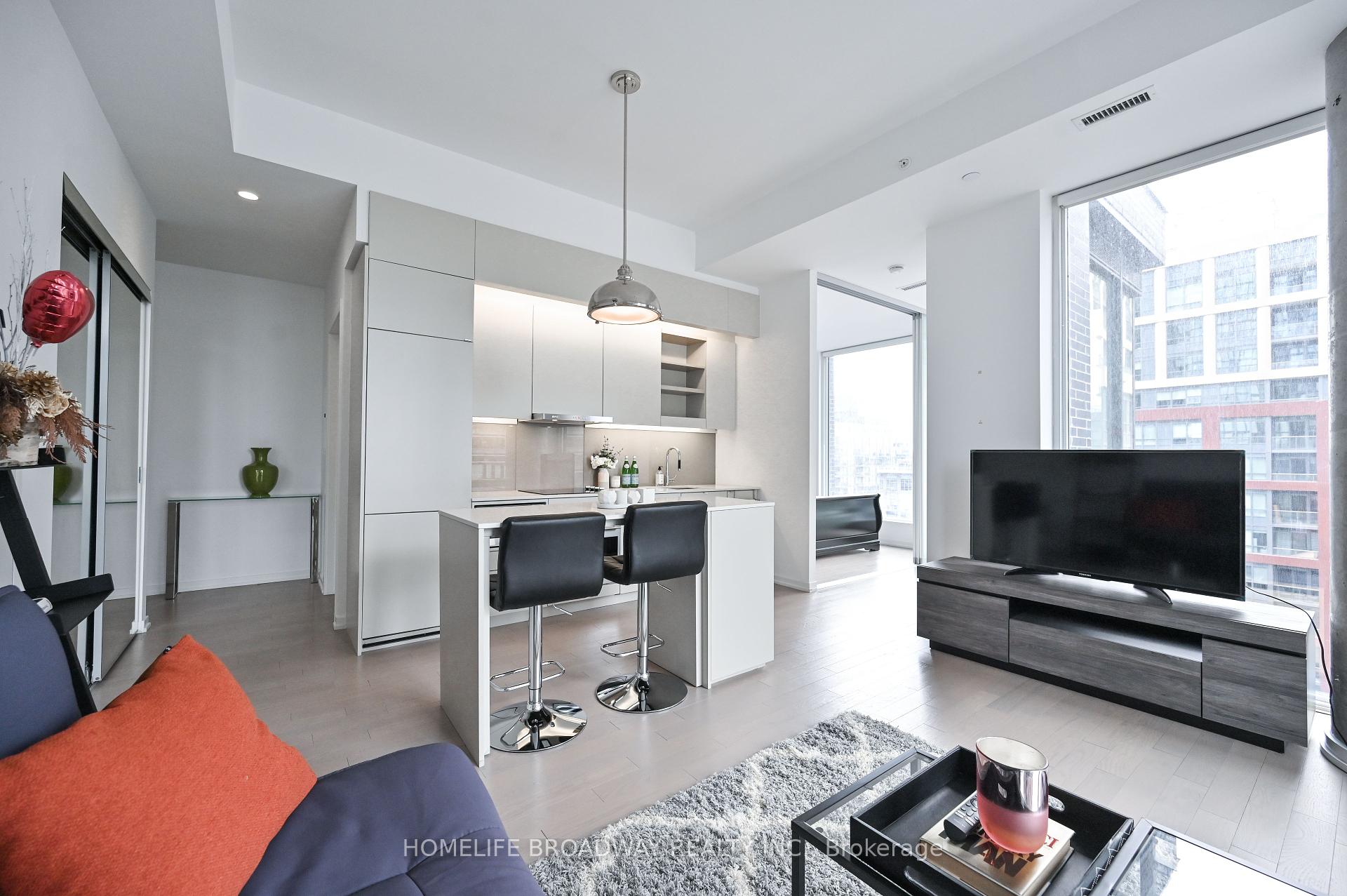 2 Bedrooms Condo at 101 Peter, Toronto For sale