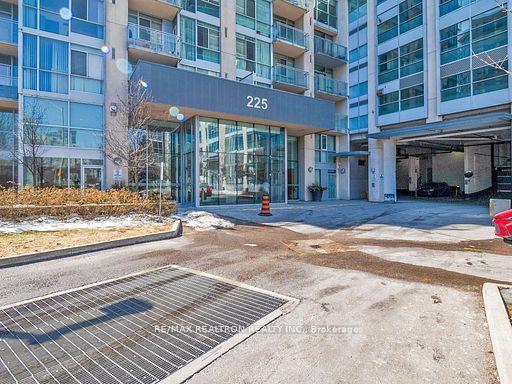 2 Bedrooms Condo at 225 Webb, Mississauga For sale