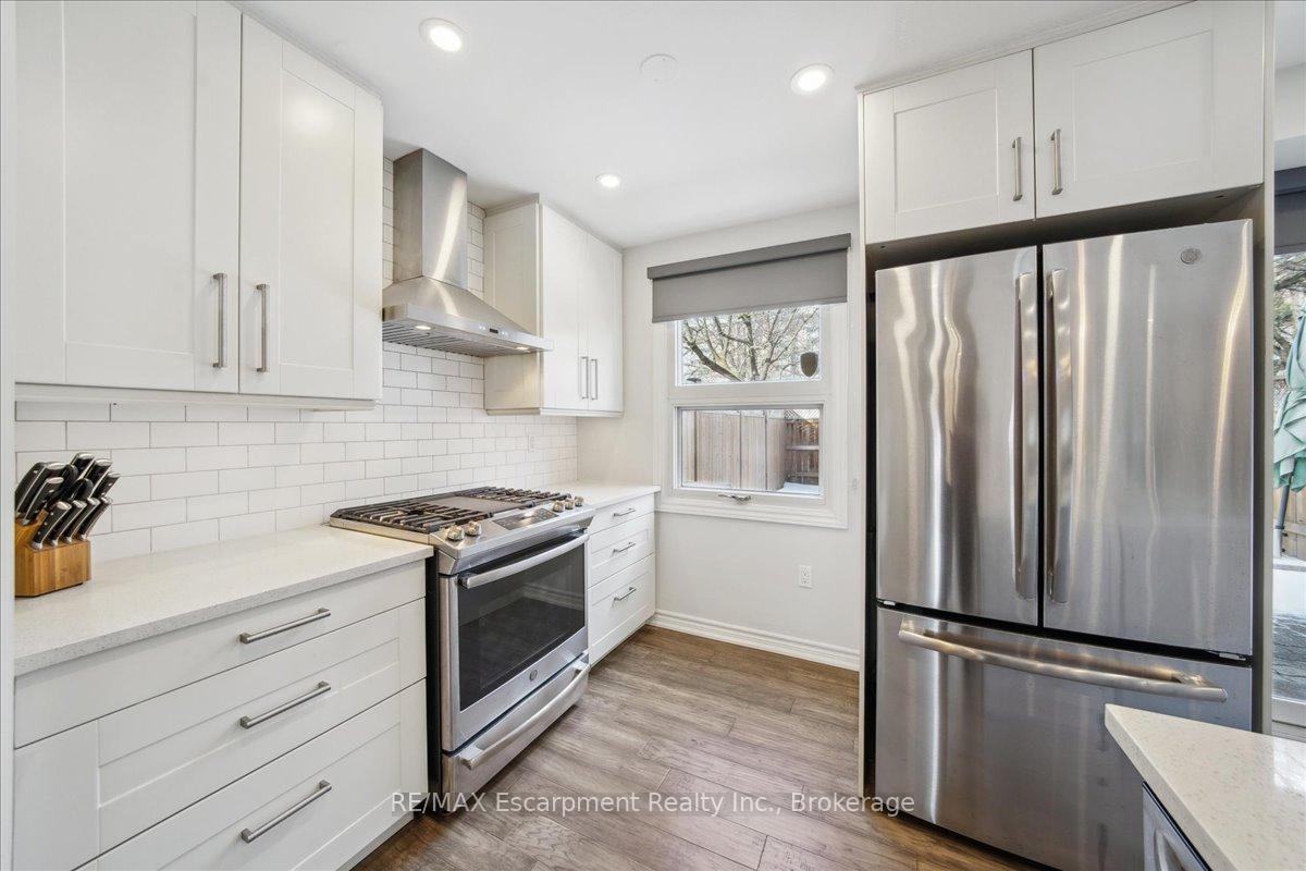 3 Bedrooms Condo at 779 Hyde,  Burlington For sale
