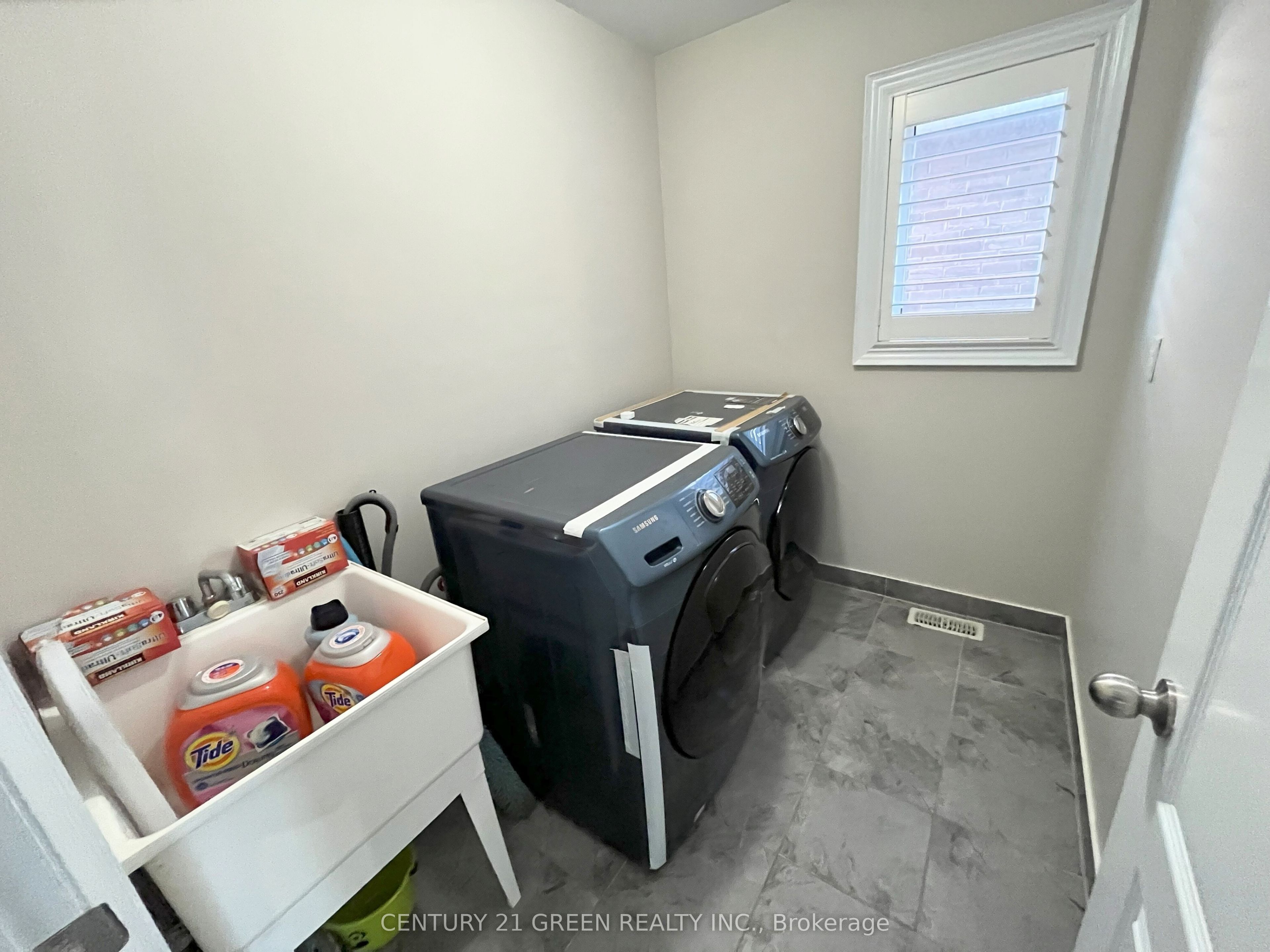 199 Windfields Farm Drive W