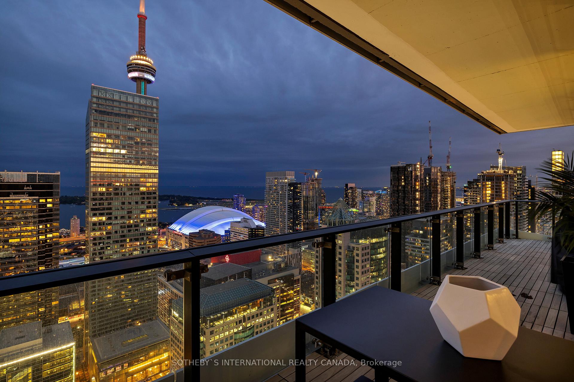 4 Bedrooms Condo at 224 King,  Toronto For sale