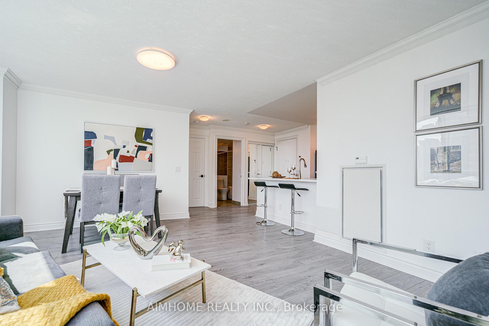 2 Bedrooms Condo at 25 Greenview, Toronto For sale