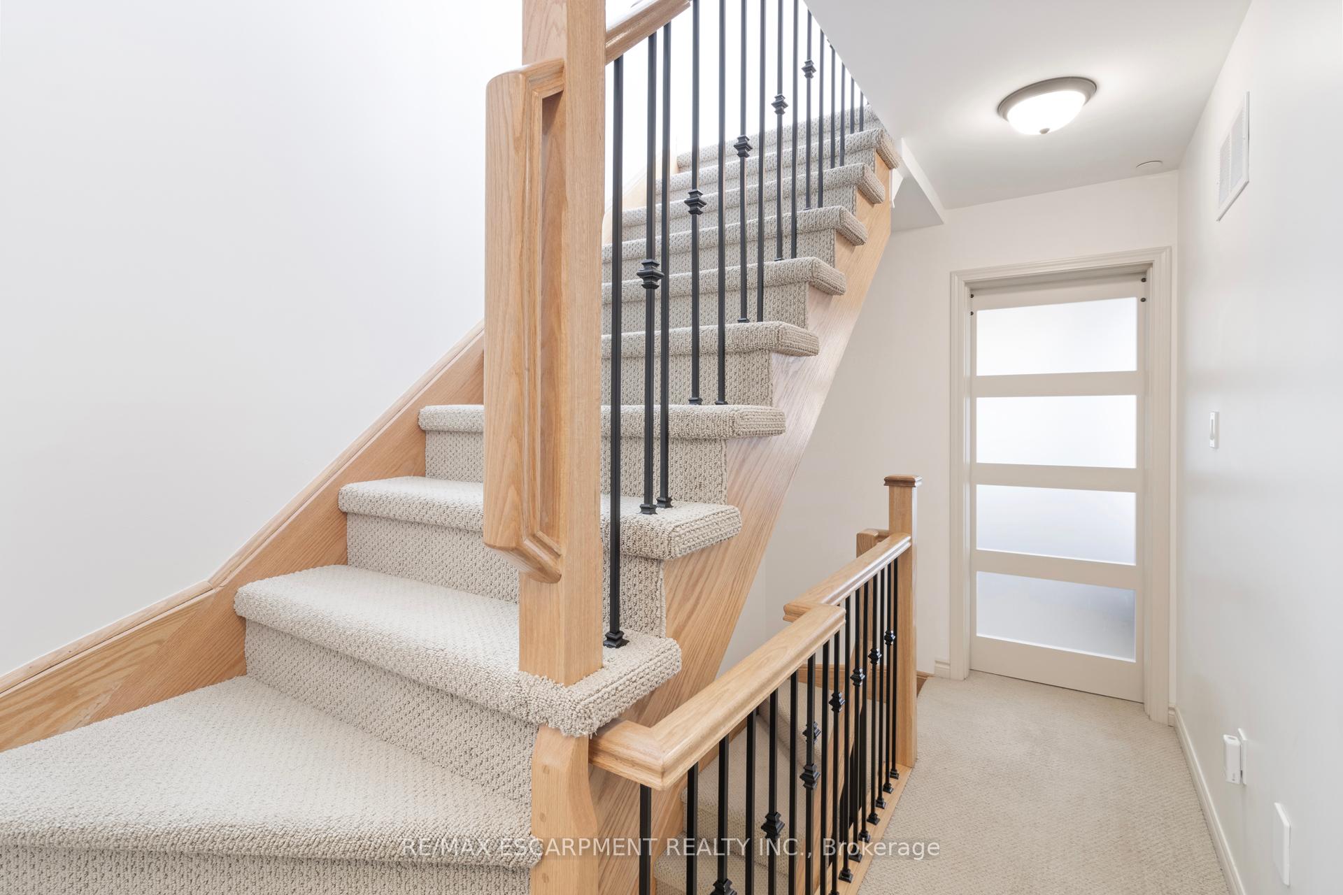 3 Bedrooms Condo at 2232 Bromsgrove, Mississauga For sale