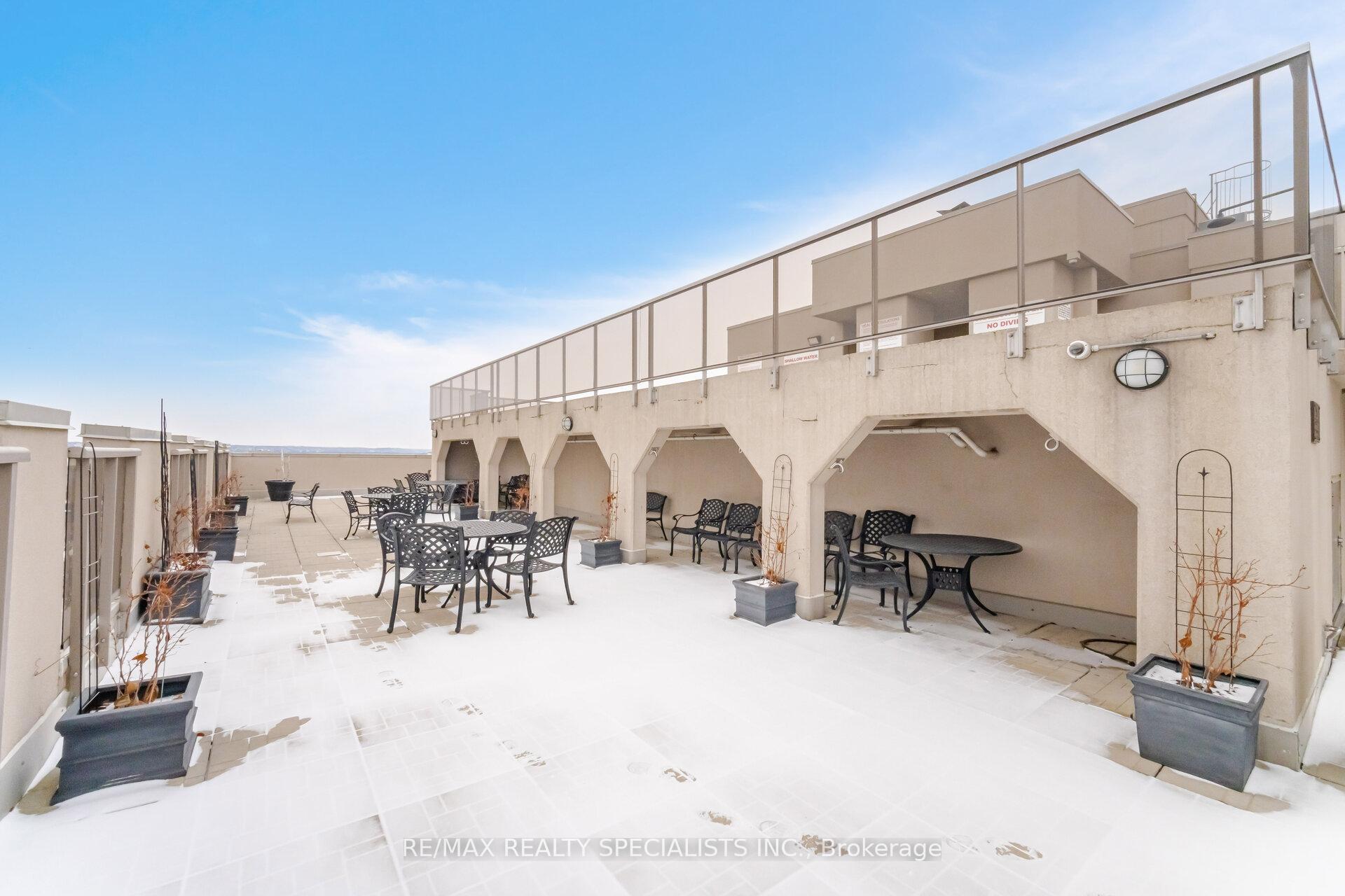 3 Bedrooms Condo at 1477 Lakeshore,  Burlington For sale