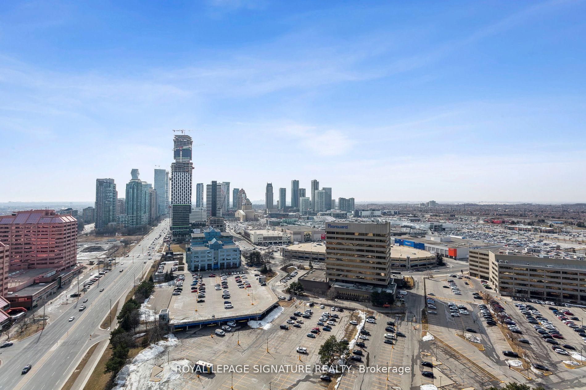 3 Bedrooms Condo at 60 Absolute, Mississauga For sale
