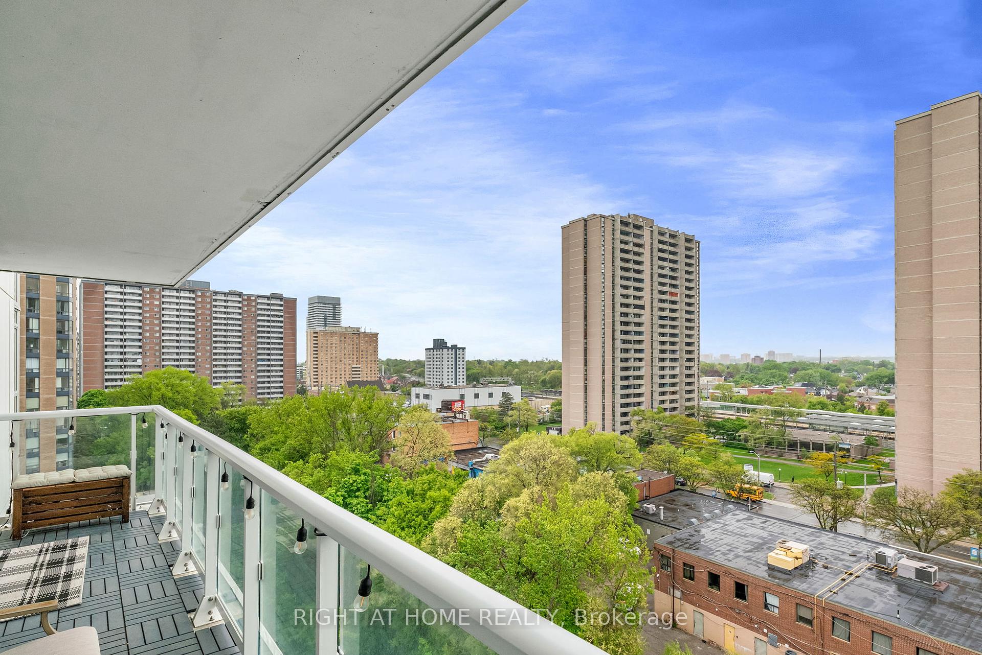2 Bedrooms Condo at 10 Wilby, Toronto For sale