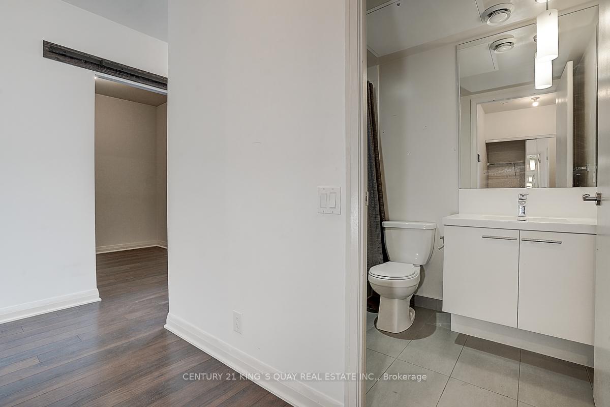 2 Bedrooms Condo at 5 Valhalla Inn, Toronto For sale