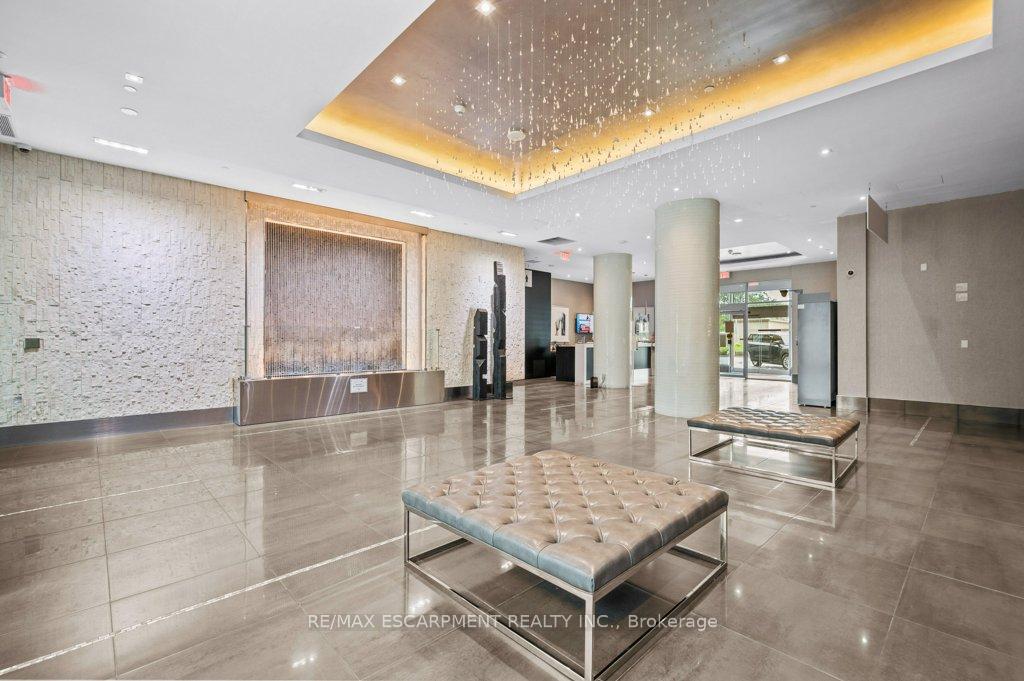 2 Bedrooms Condo at 55 Speers, Oakville For sale