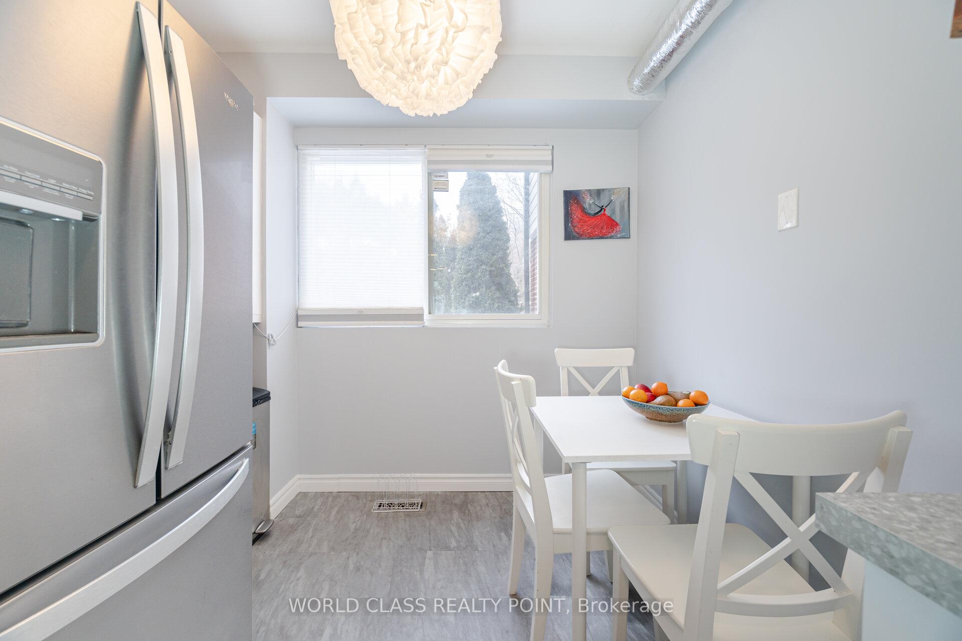 4 Bedrooms Condo at 525 Meadows, Mississauga For sale