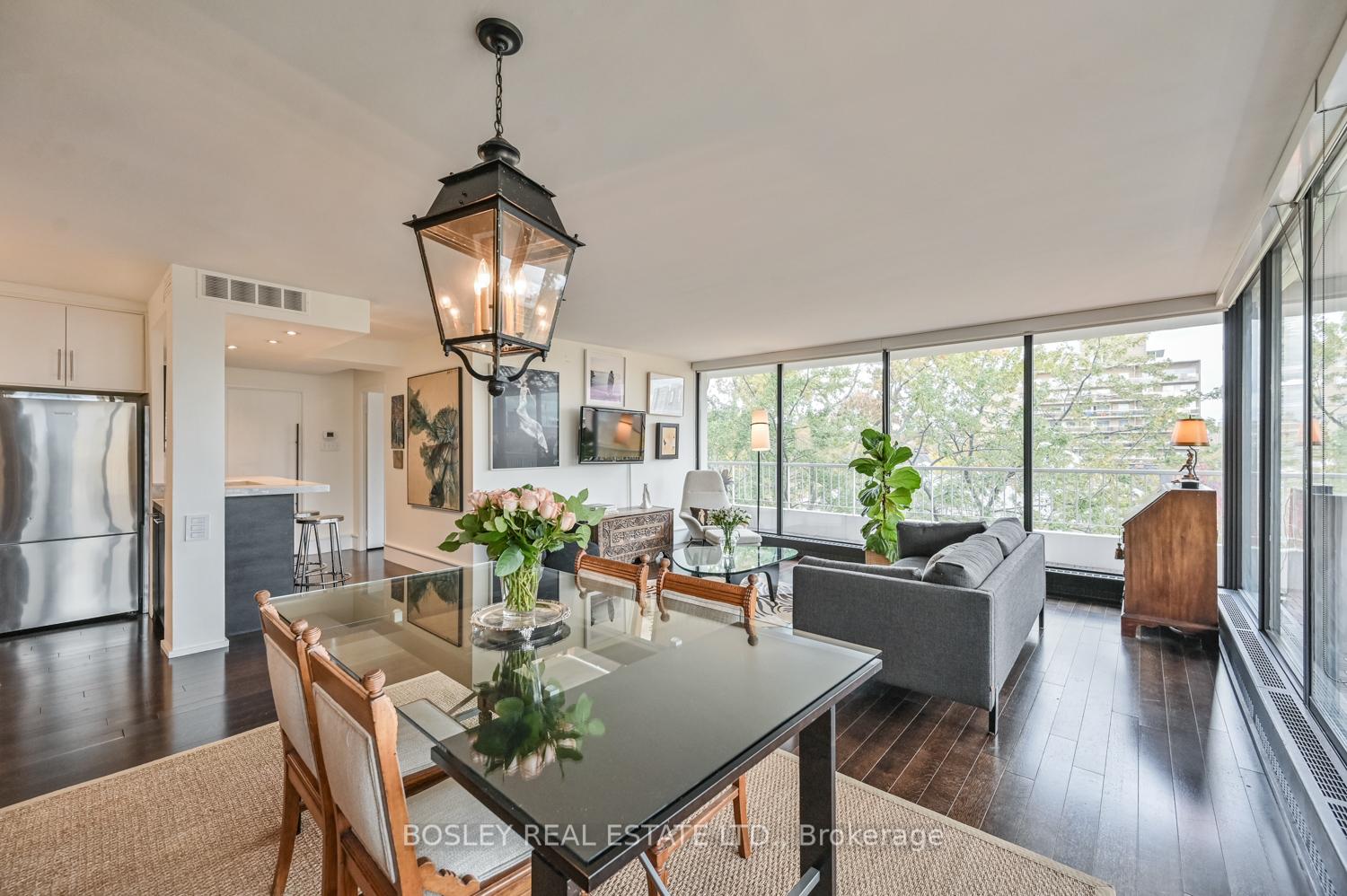 2 Bedrooms Condo at 190 St George, Toronto For sale