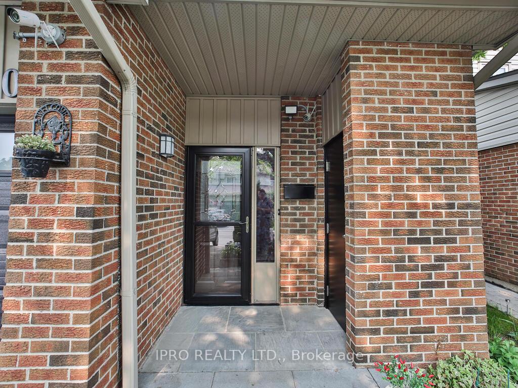 4 Bedrooms Condo at 485 Meadows, Mississauga For sale