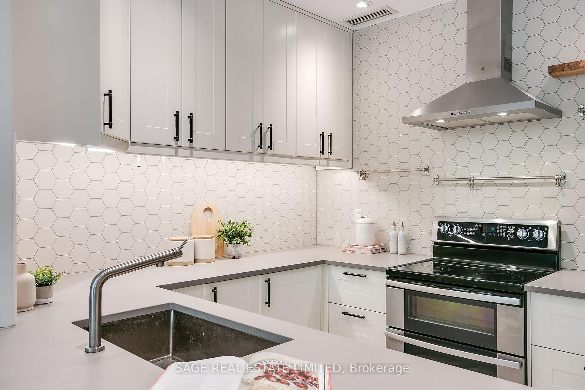 2 Bedrooms Condo at 111 Merton, Toronto For sale