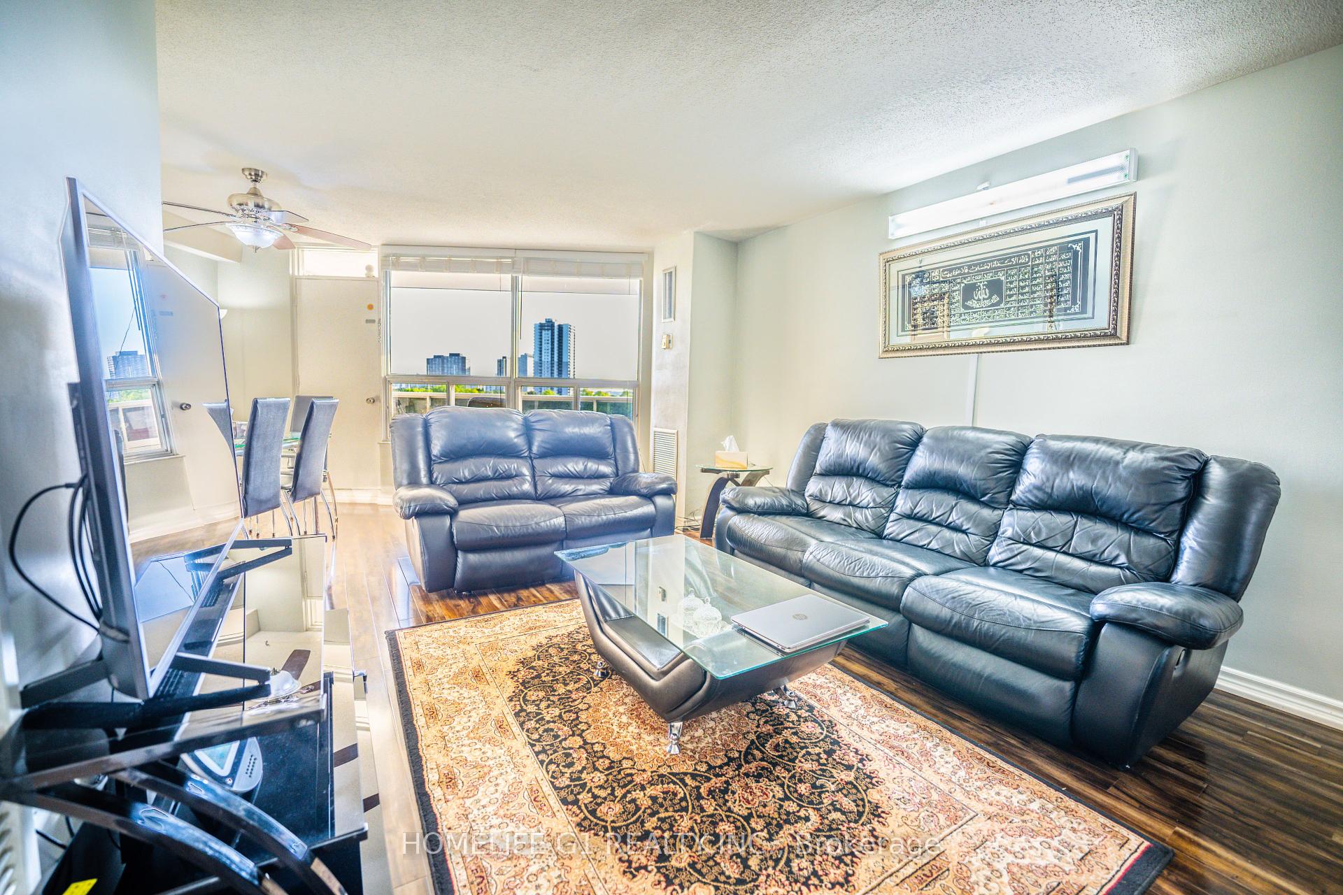 3 Bedrooms Condo at 5 Shady, Toronto For sale