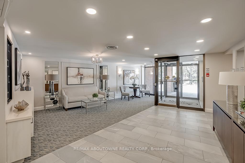 2 Bedrooms Condo at 1230 Marlborough,  Oakville For sale