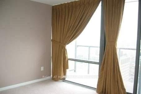 2 Bedrooms Condo at 38 Grenville,  Toronto For sale