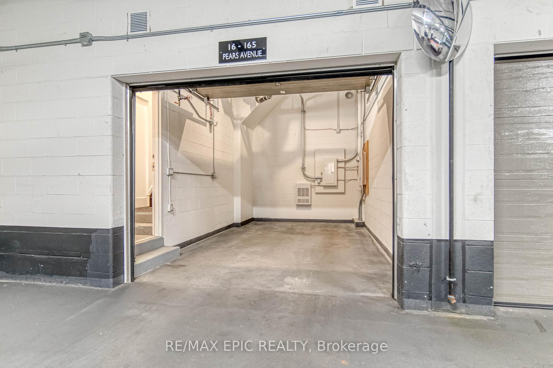 3 Bedrooms Condo at 165 Pears, Toronto For sale