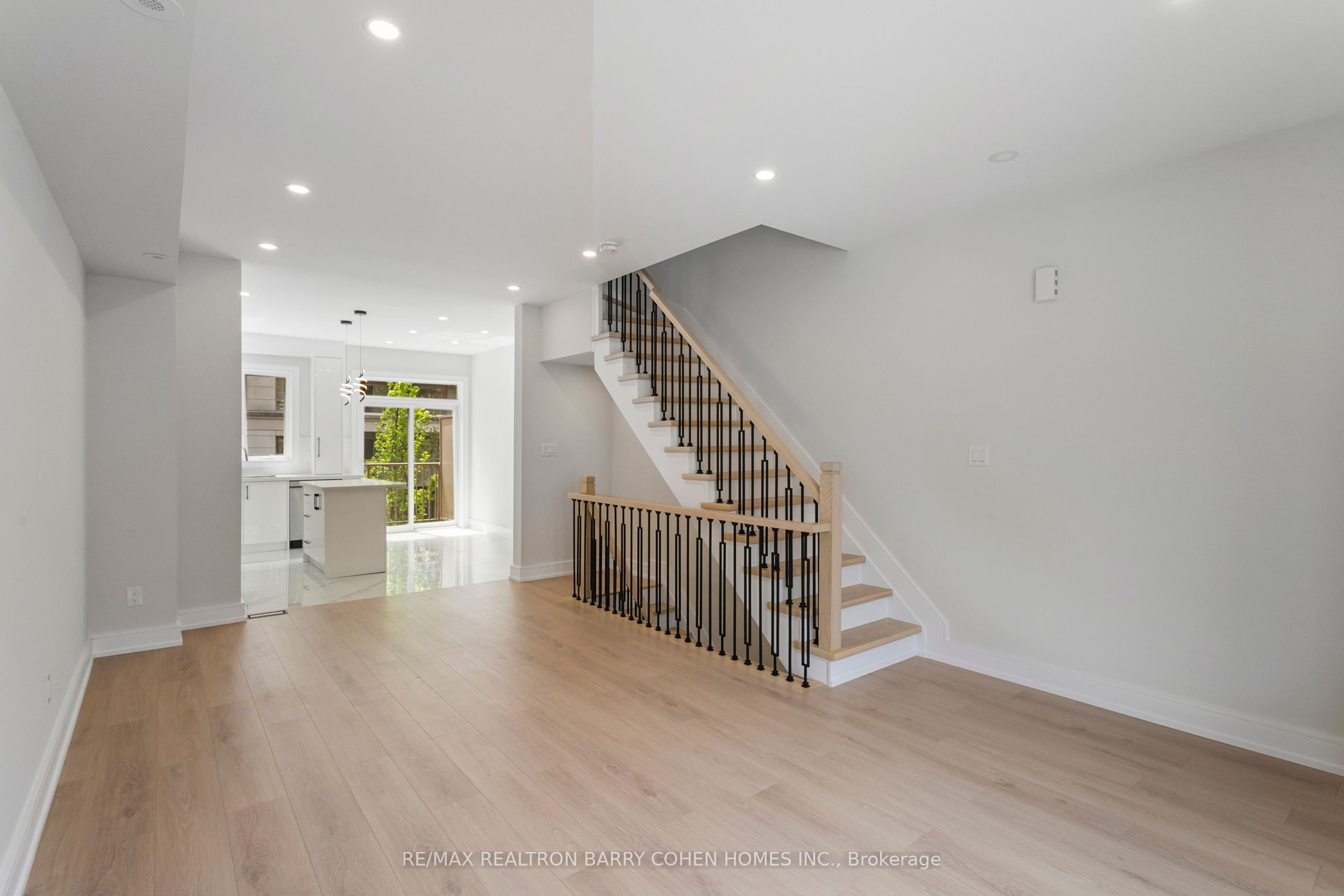 21 Galleria Parkway, #21