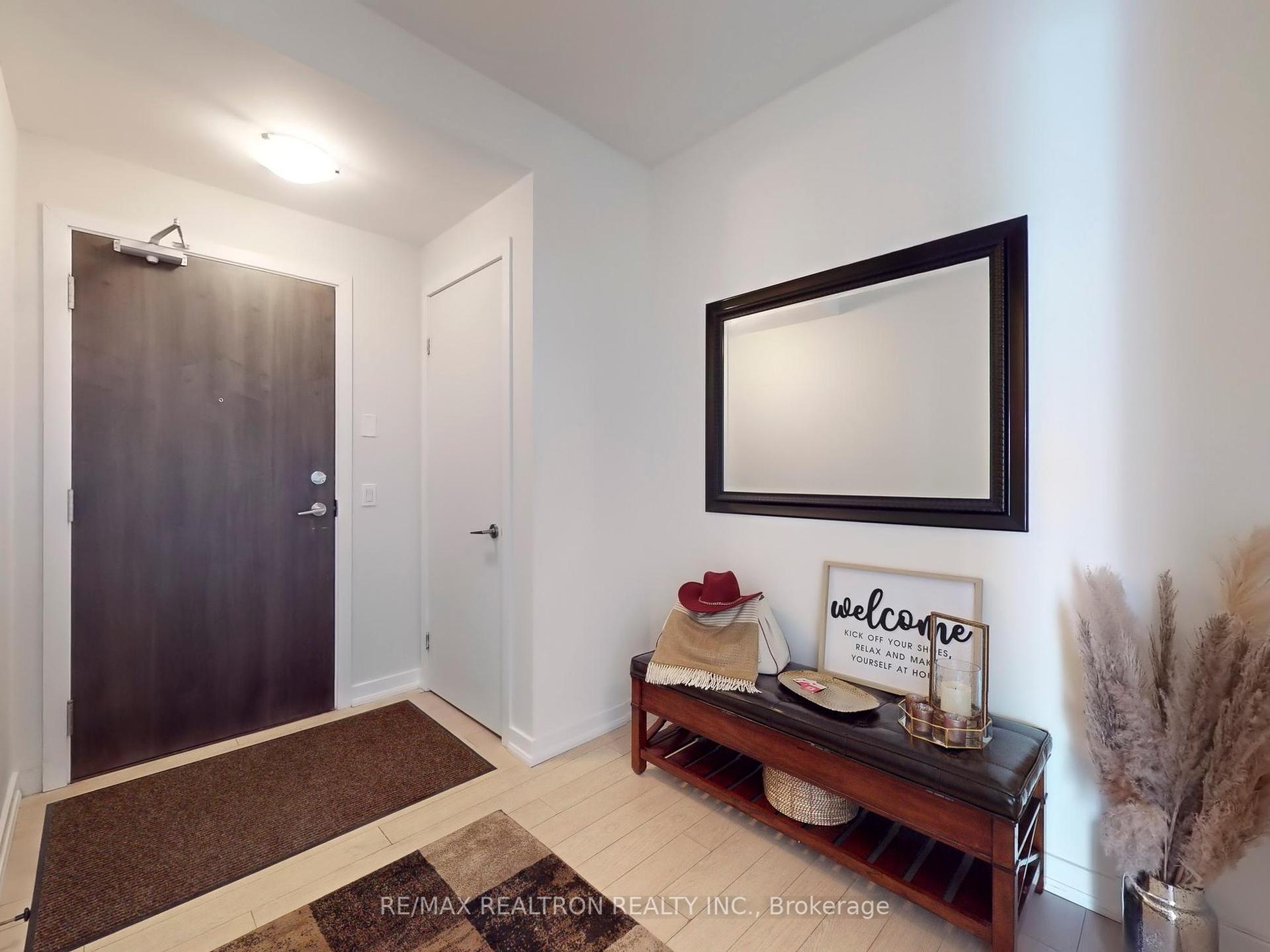 3 Bedrooms Condo at 10 Park Lawn, Toronto For sale